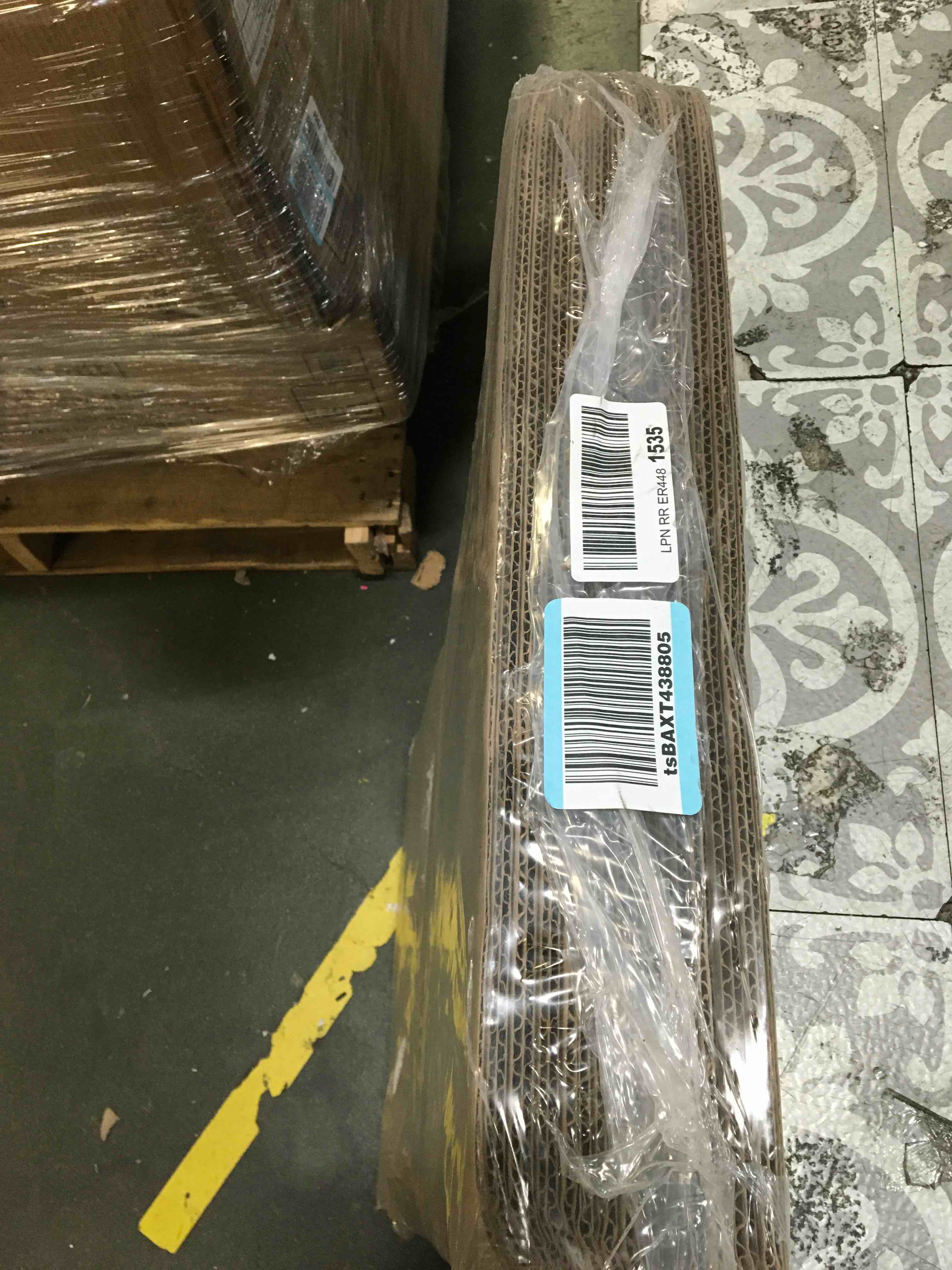 https://s3.amazonaws.com/lotting-images-prod/bidfta/RED5384176_1690200720393.jpeg