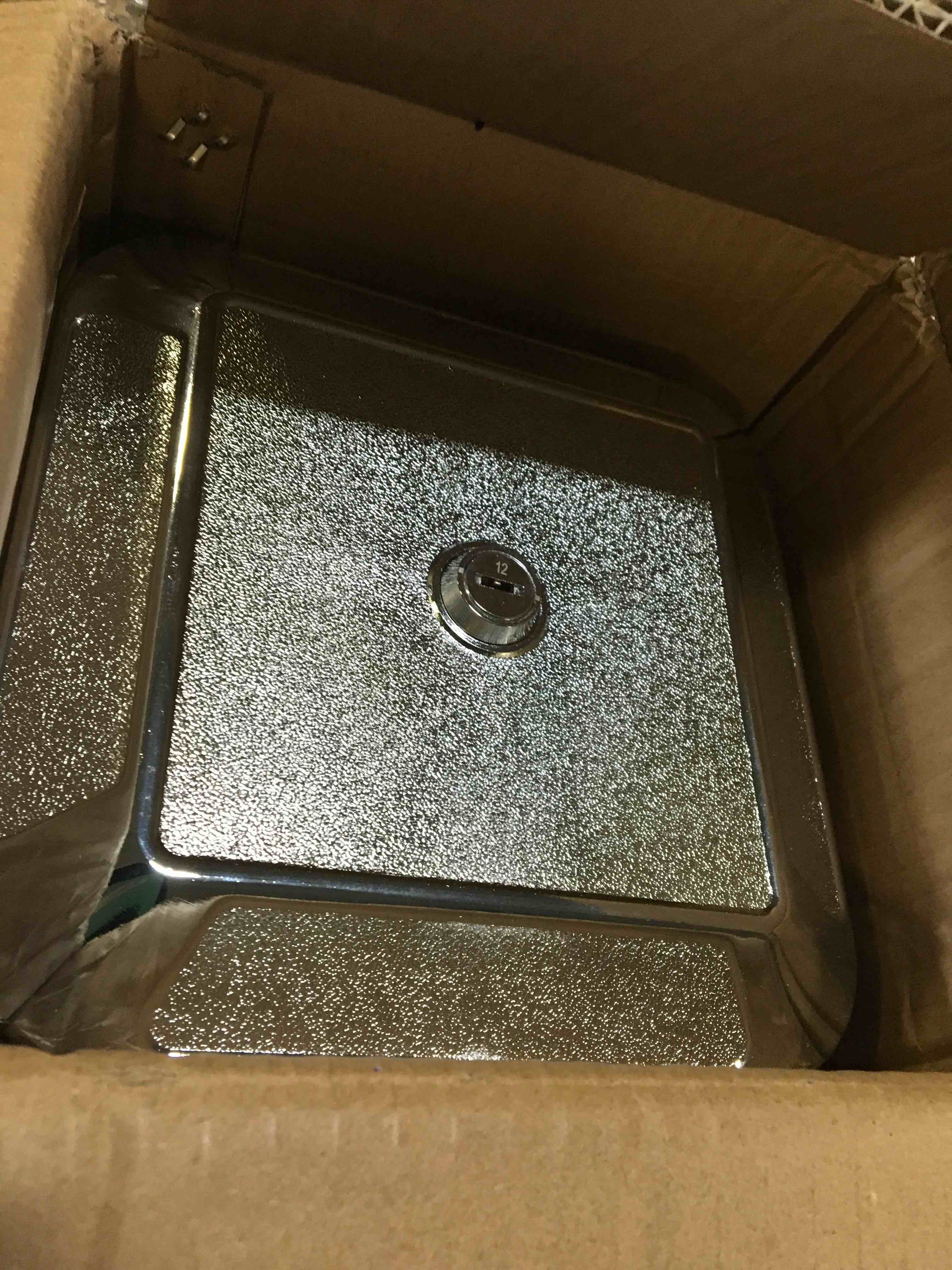 https://s3.amazonaws.com/lotting-images-prod/bidfta/RED5384236_1690209653021.jpeg