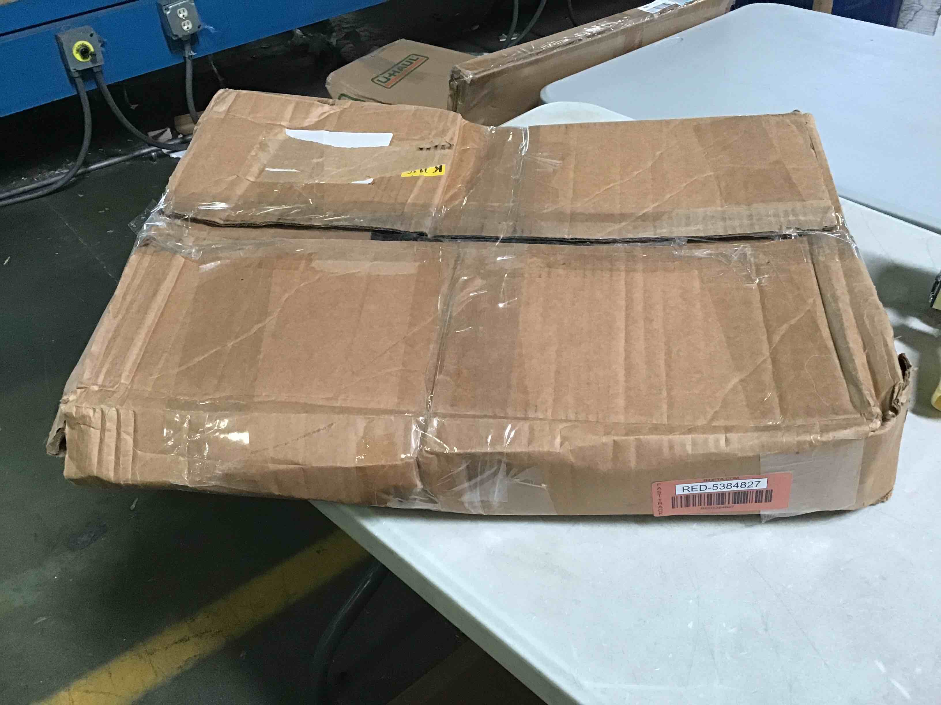https://s3.amazonaws.com/lotting-images-prod/bidfta/RED5384827_1691082071396.jpeg