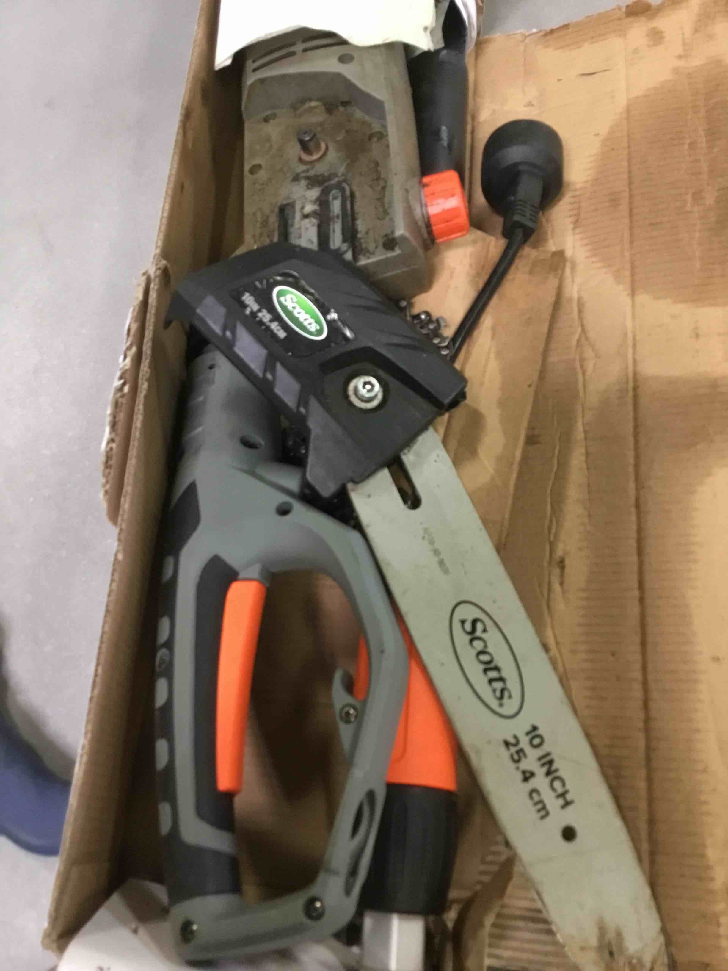 https://s3.amazonaws.com/lotting-images-prod/bidfta/RED5385049_1691766402556.jpeg