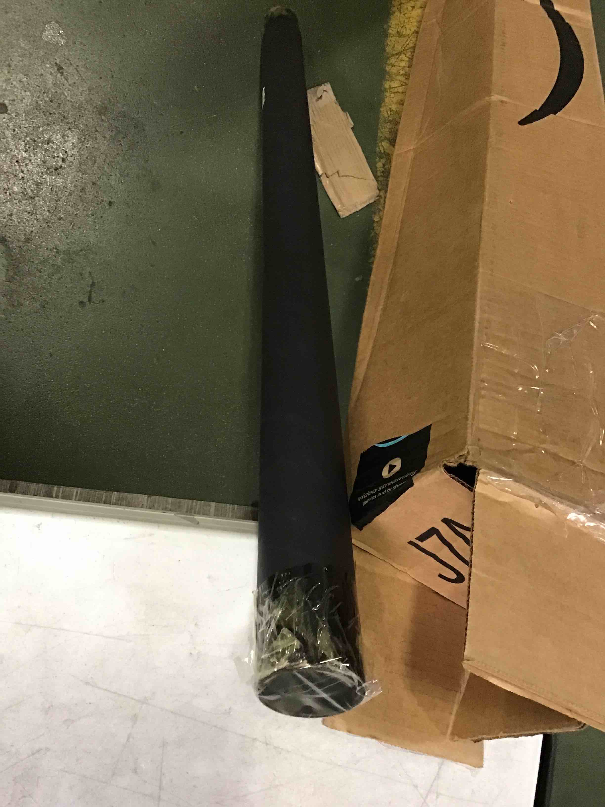 https://s3.amazonaws.com/lotting-images-prod/bidfta/RED5385143_1692279215750.jpeg