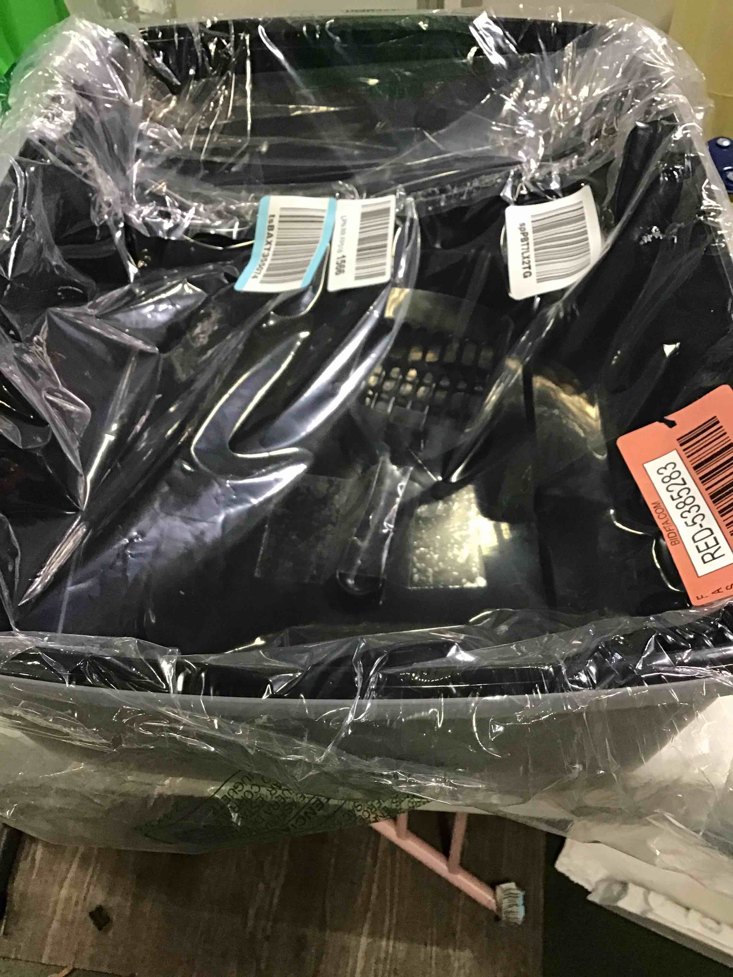 https://s3.amazonaws.com/lotting-images-prod/bidfta/RED5385283_1692727871996.jpeg