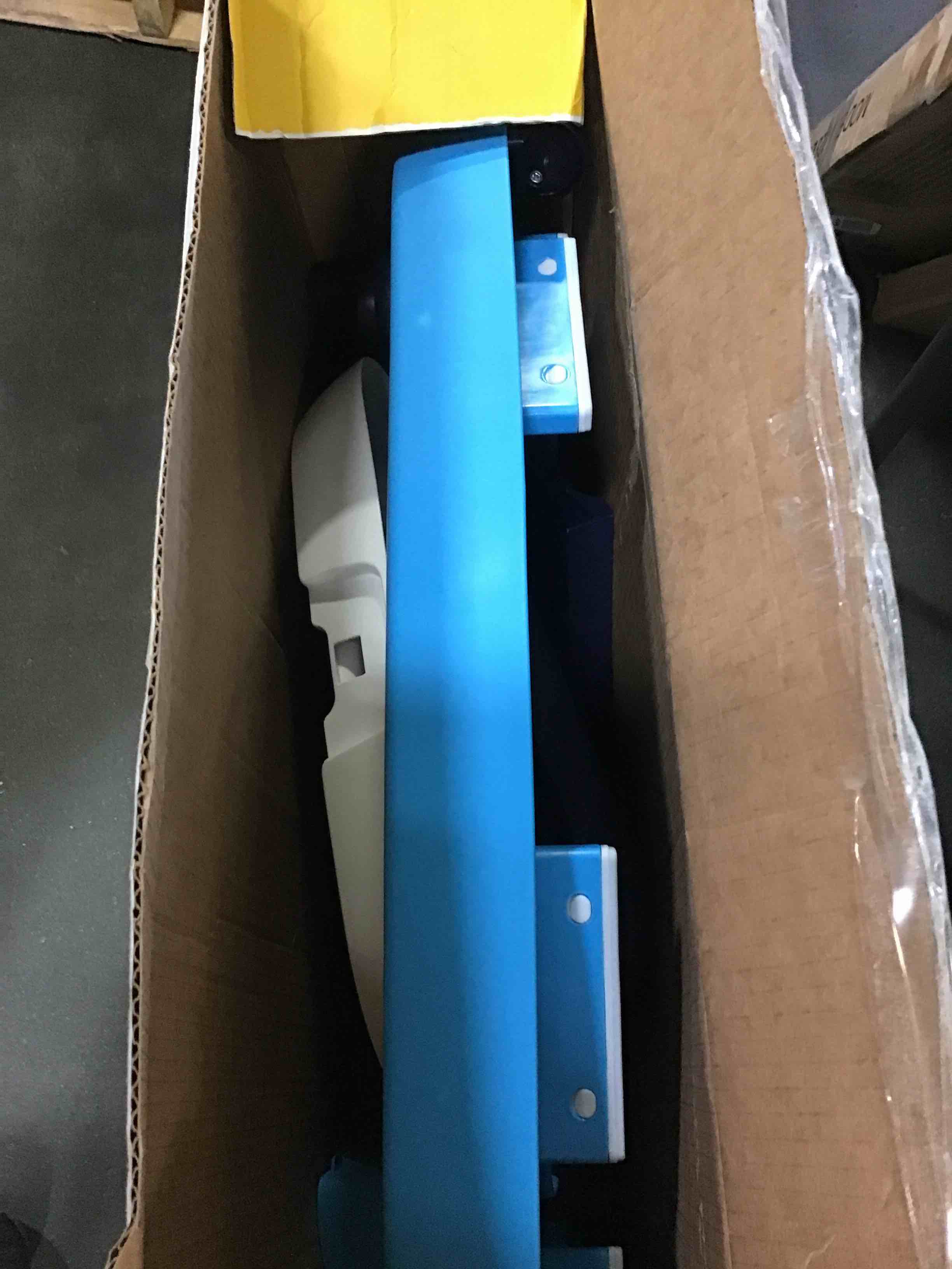 https://s3.amazonaws.com/lotting-images-prod/bidfta/RED5386195_1689363416514.jpeg