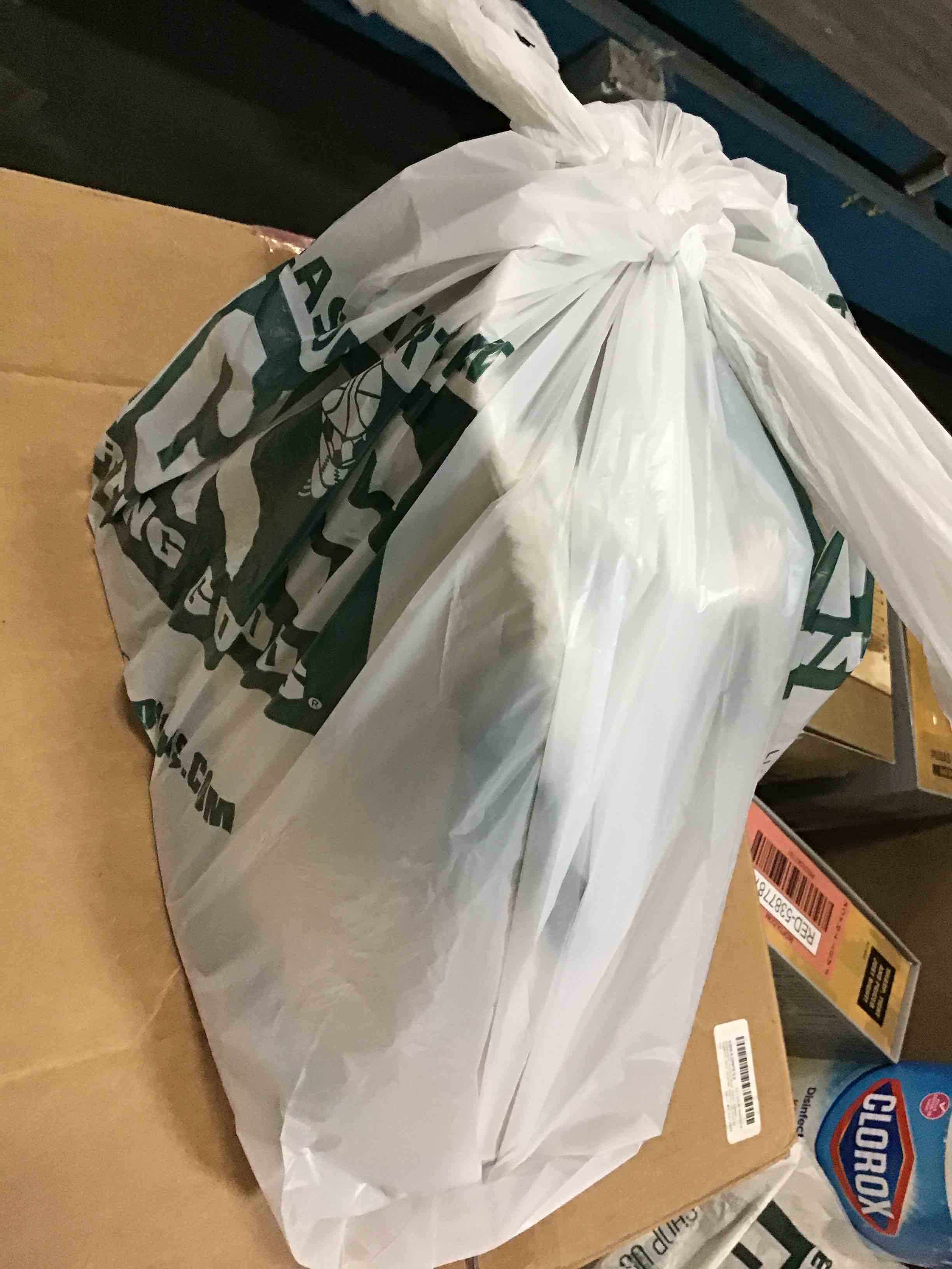 https://s3.amazonaws.com/lotting-images-prod/bidfta/RED5387927_1689873948721.jpeg