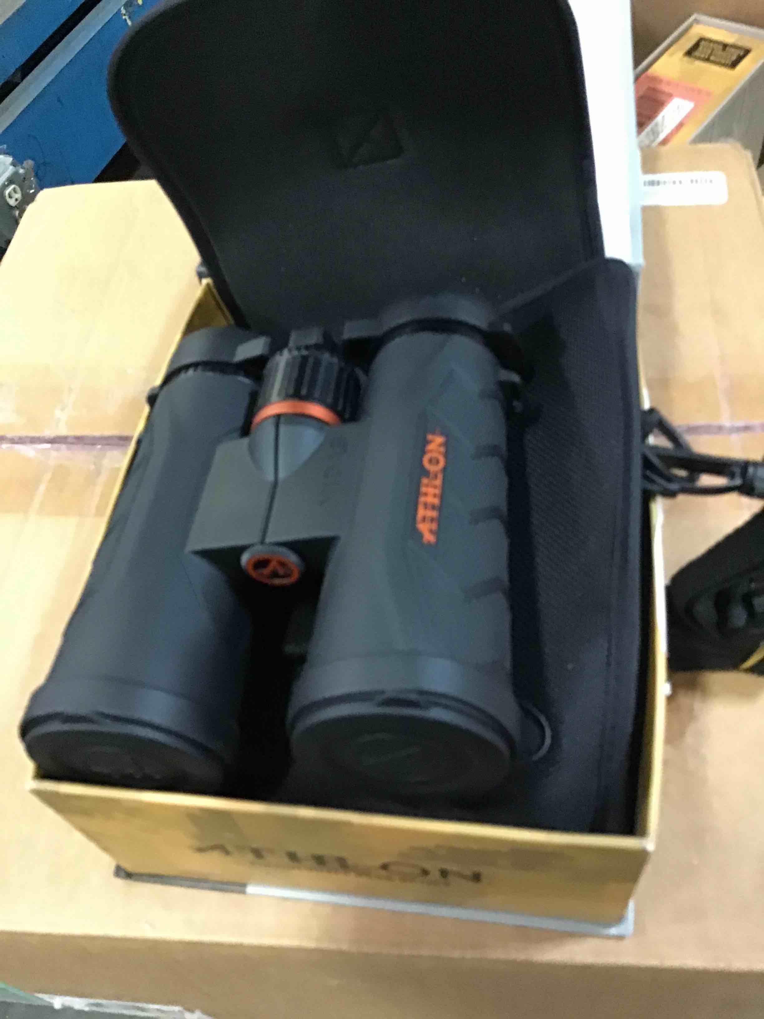 https://s3.amazonaws.com/lotting-images-prod/bidfta/RED5387991_1689883265816.jpeg