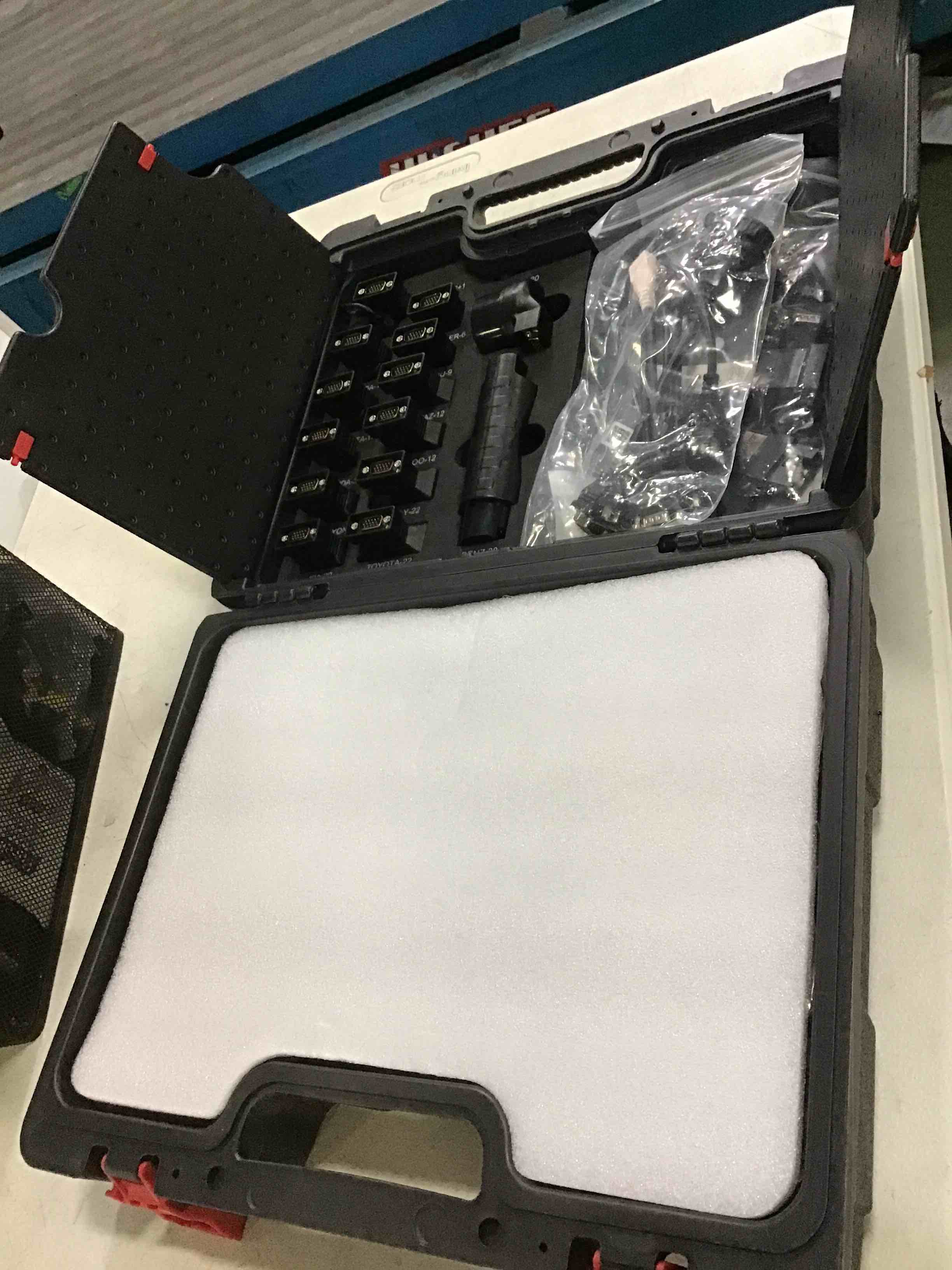 https://s3.amazonaws.com/lotting-images-prod/bidfta/RED5388528_1688761196723.jpeg