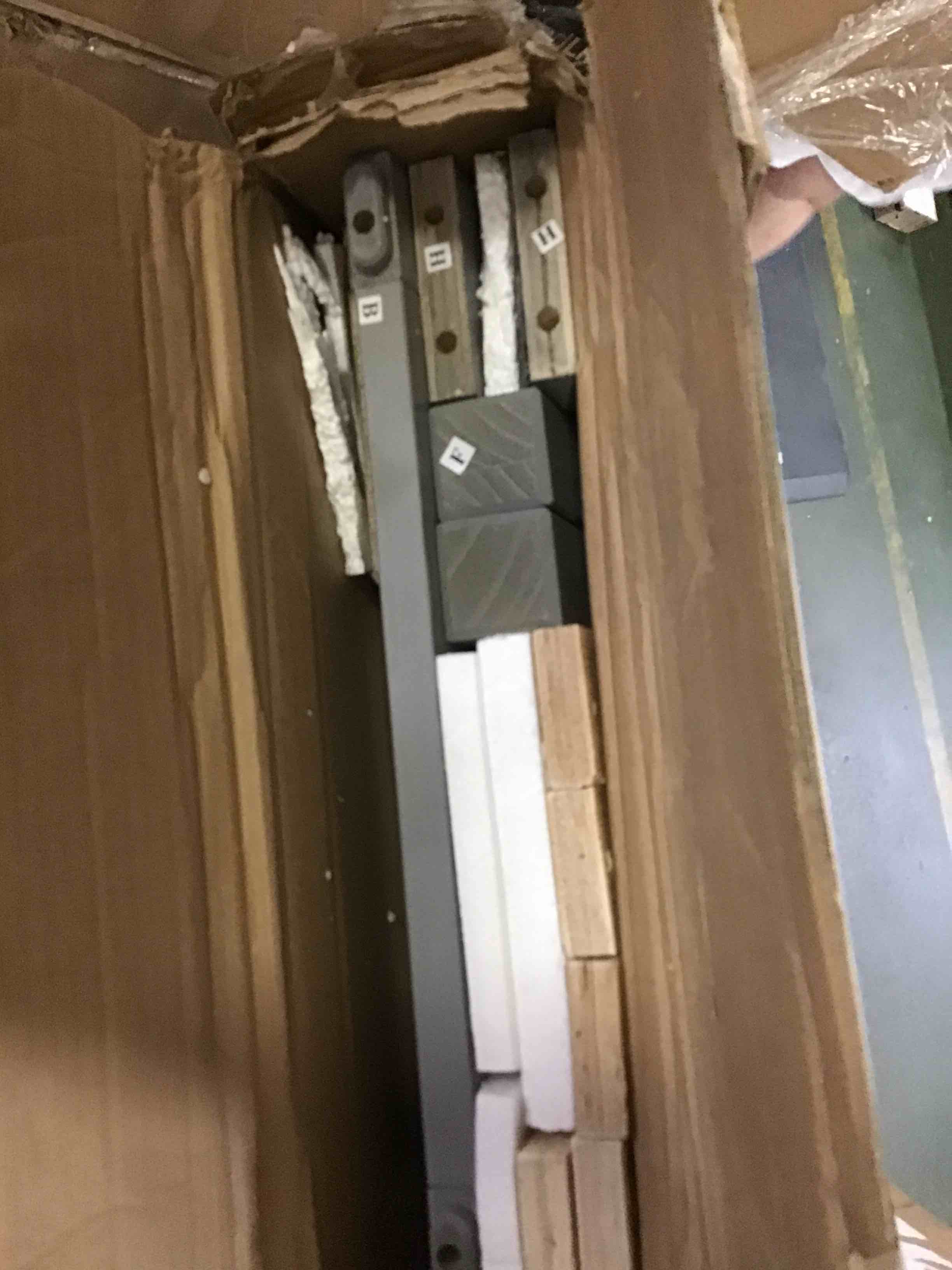https://s3.amazonaws.com/lotting-images-prod/bidfta/RED5388790_1689098527042.jpeg
