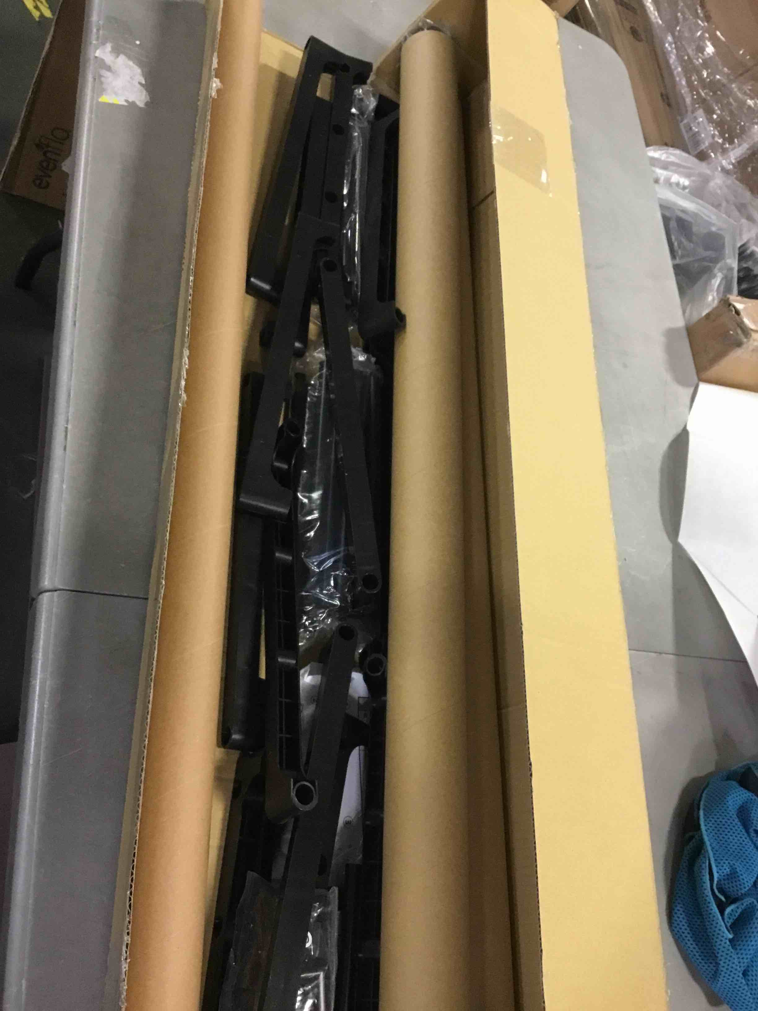 https://s3.amazonaws.com/lotting-images-prod/bidfta/RED5389151_1689340732798.jpeg