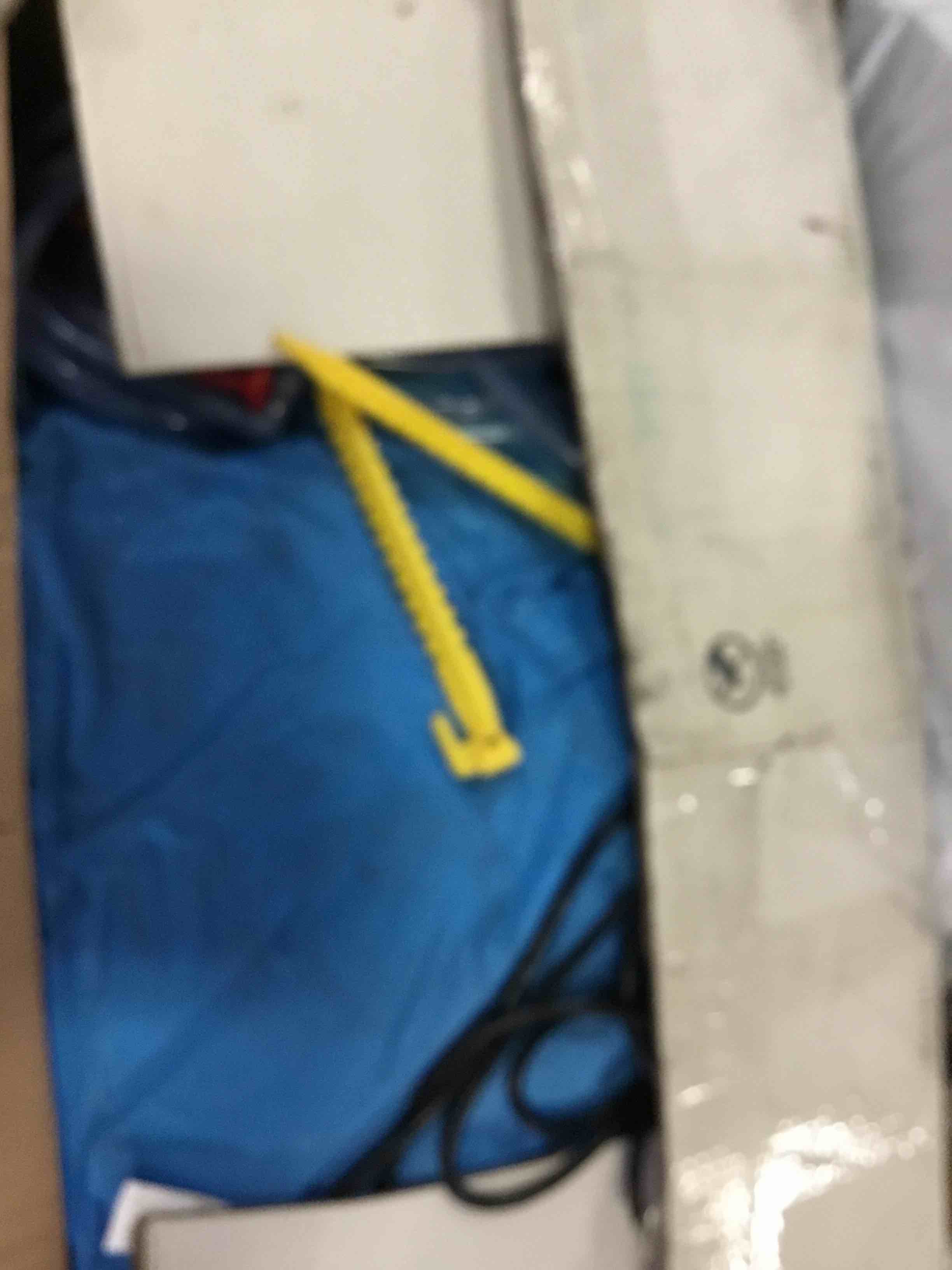 https://s3.amazonaws.com/lotting-images-prod/bidfta/RED5389433_1689621805867.jpeg