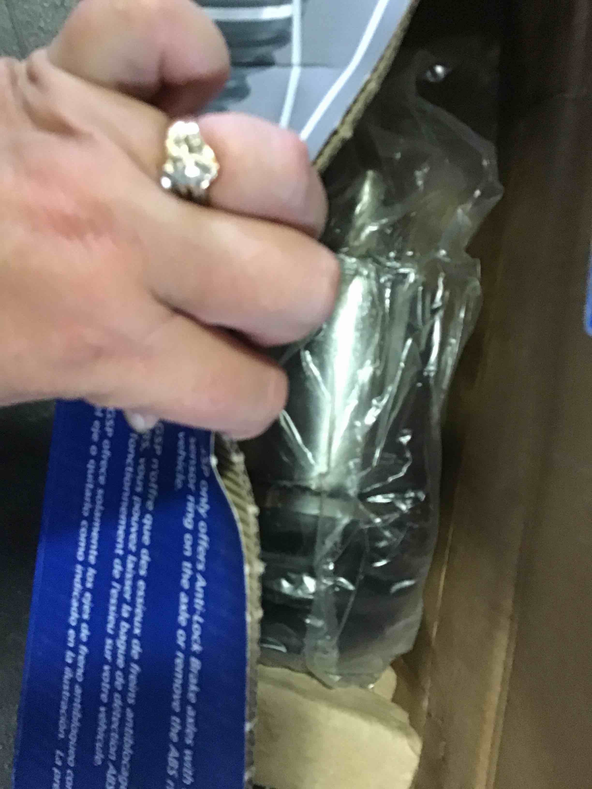 https://s3.amazonaws.com/lotting-images-prod/bidfta/RED5389564_1689701986147.jpeg