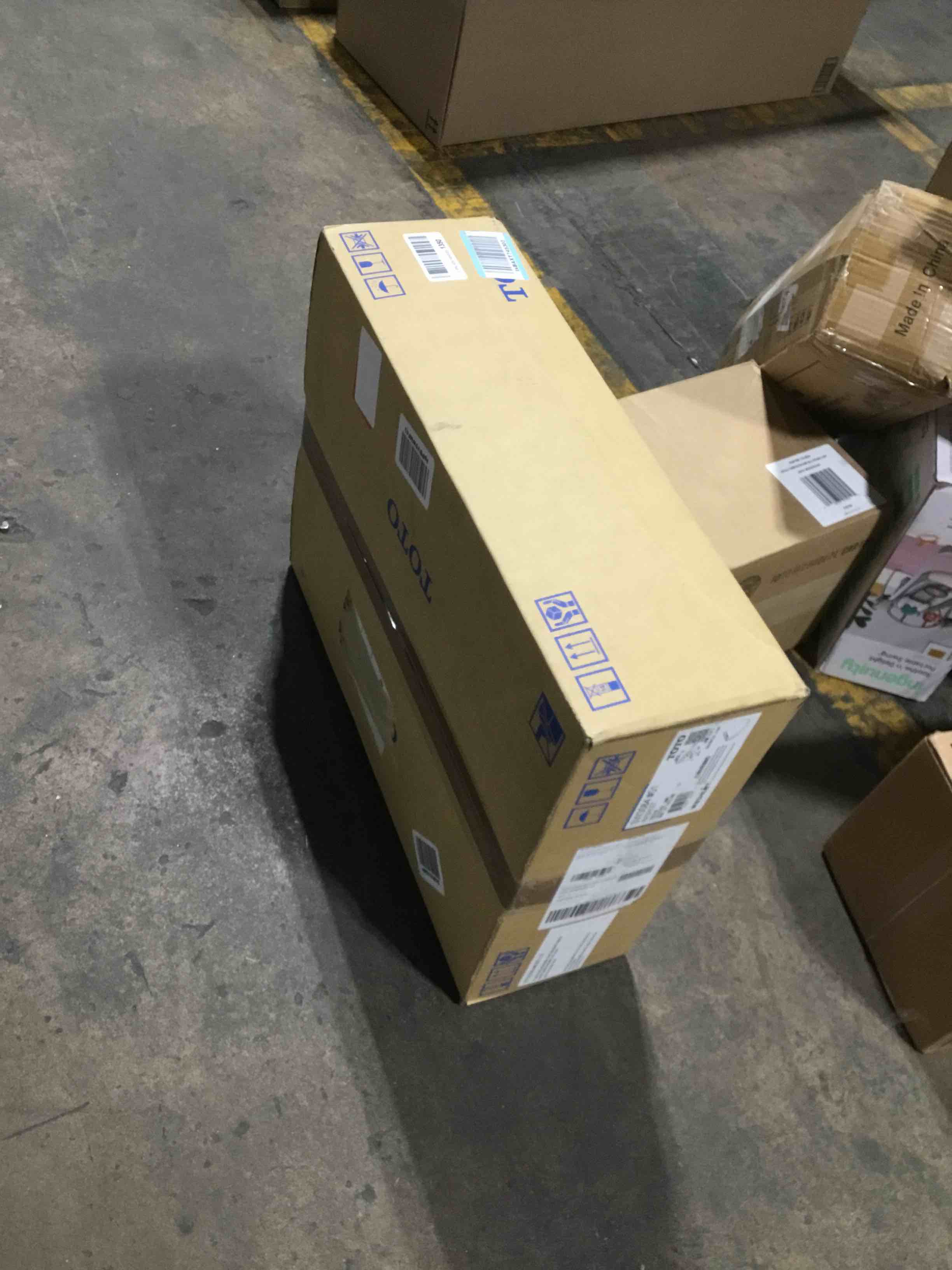 https://s3.amazonaws.com/lotting-images-prod/bidfta/RED5395408_1702127152167.jpeg