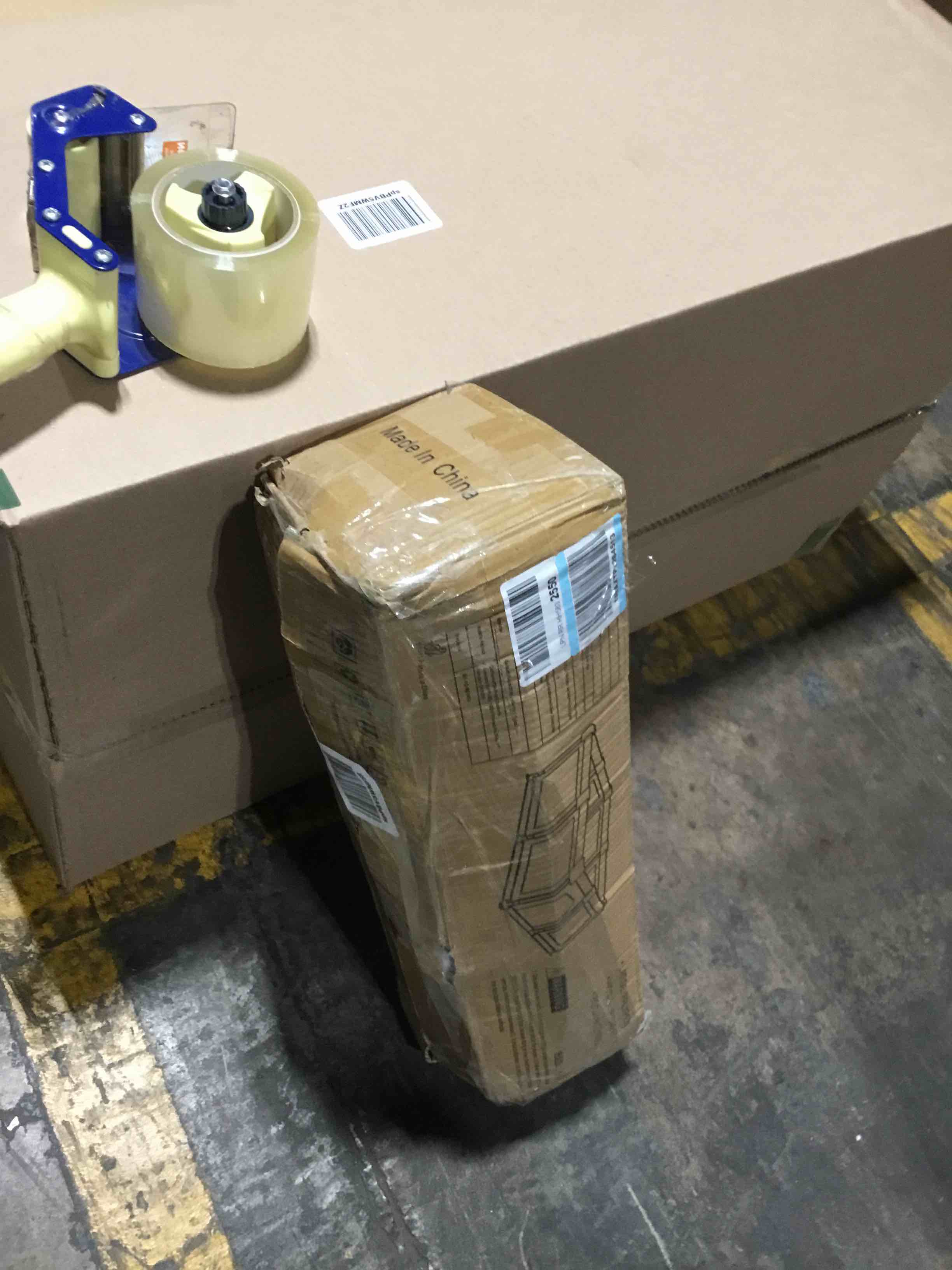 https://s3.amazonaws.com/lotting-images-prod/bidfta/RED5395409_1702127202934.jpeg