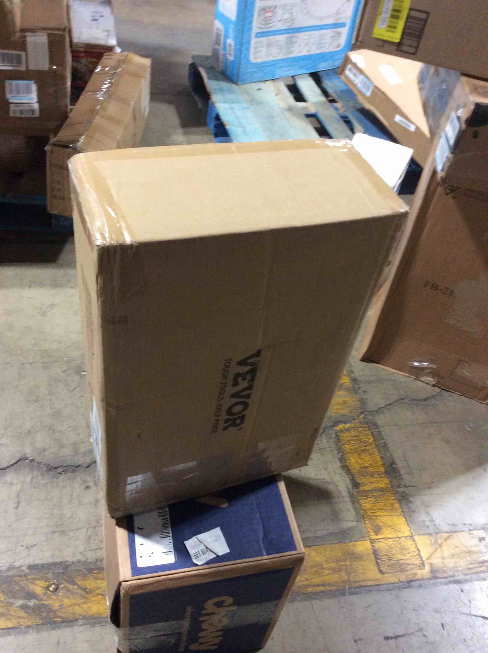 https://s3.amazonaws.com/lotting-images-prod/bidfta/RED5395789_1702505481356.jpeg