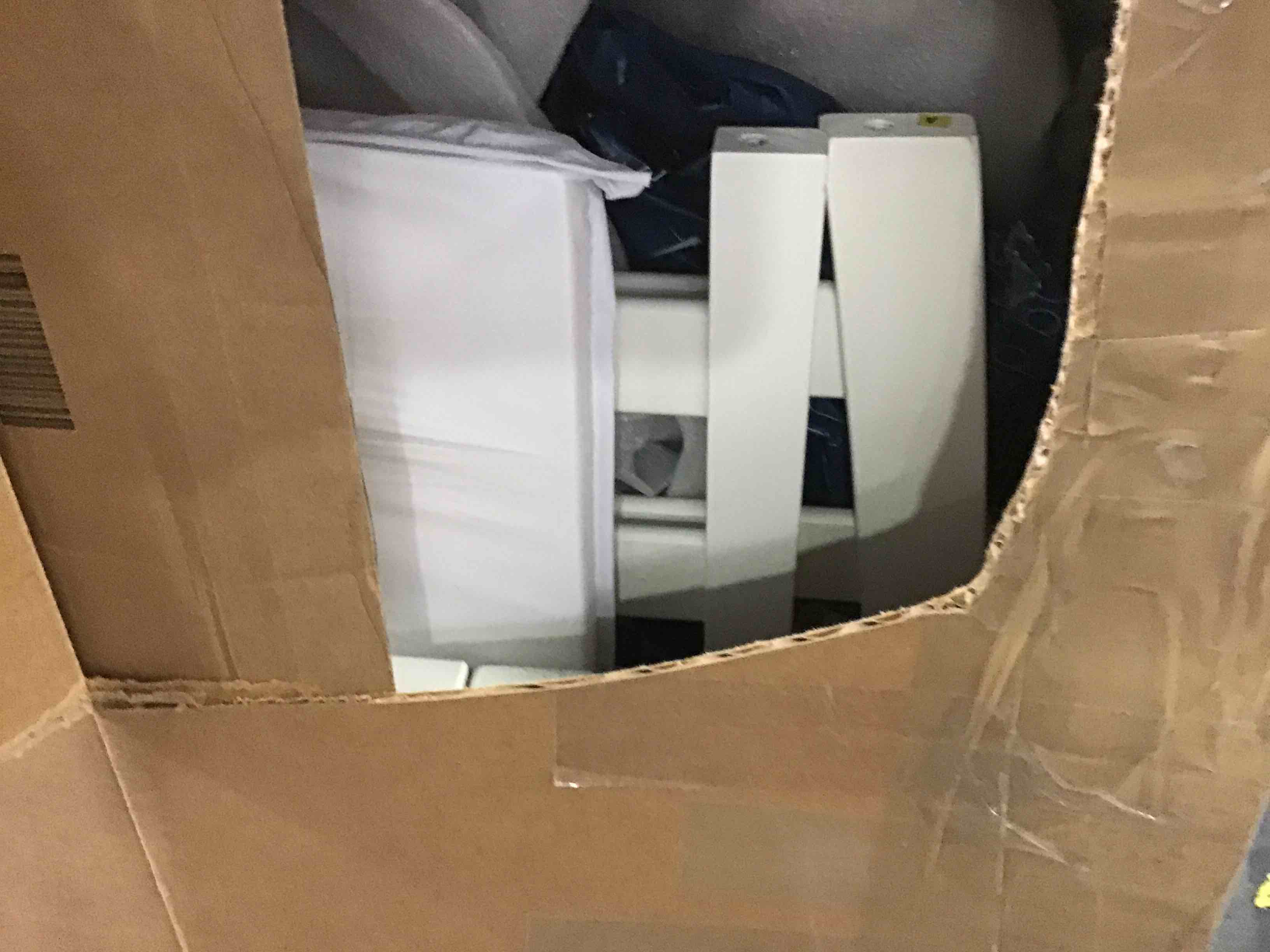 https://s3.amazonaws.com/lotting-images-prod/bidfta/RED5397000_1692728252020.jpeg