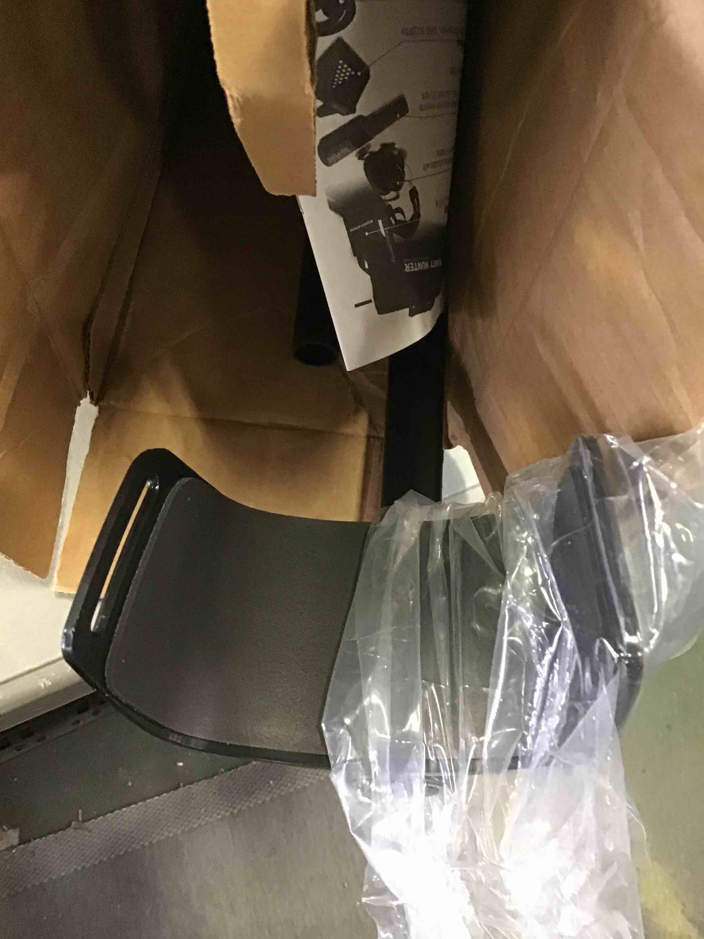 https://s3.amazonaws.com/lotting-images-prod/bidfta/RED5397385_1692901629078.jpeg