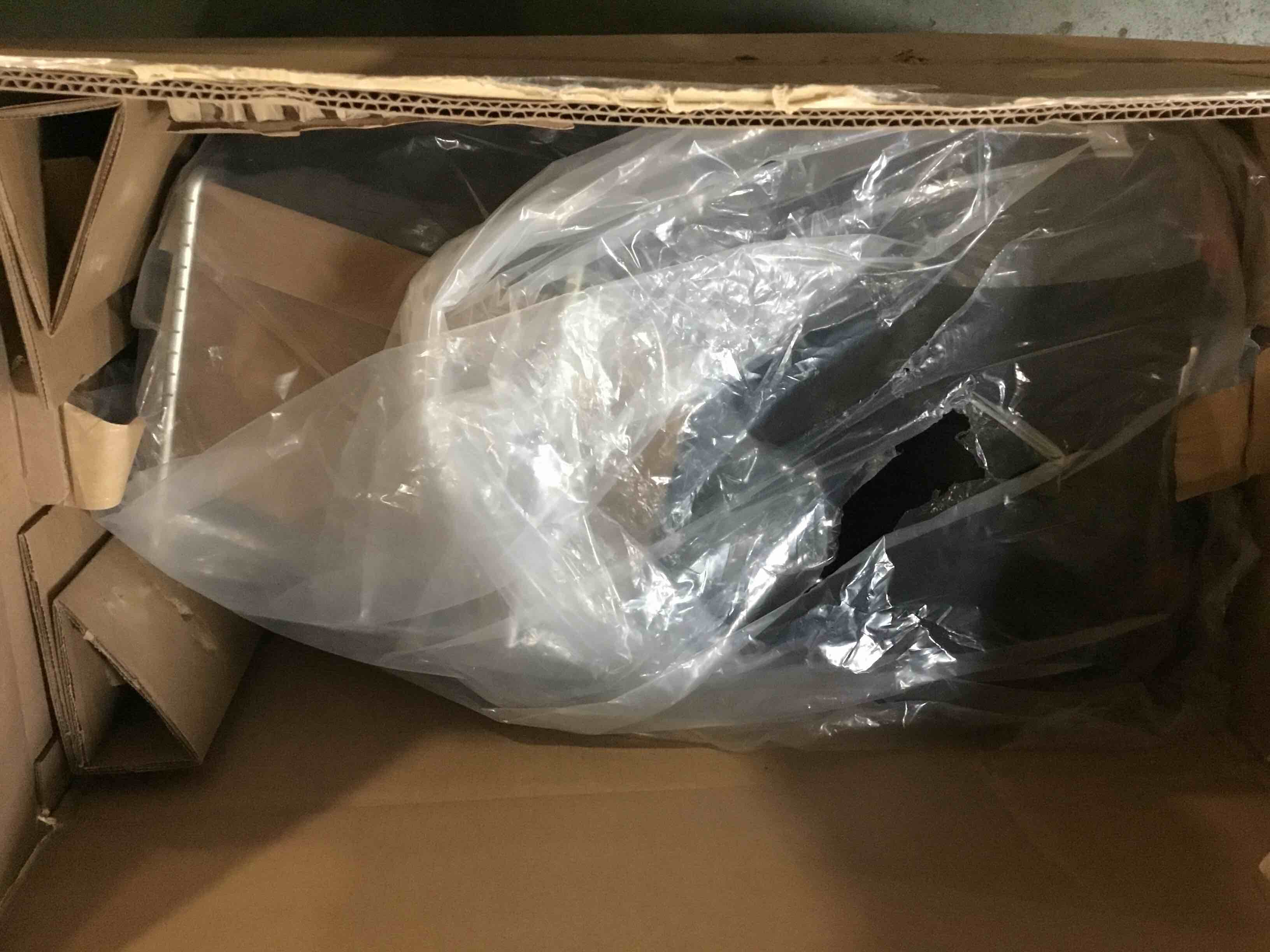 https://s3.amazonaws.com/lotting-images-prod/bidfta/RED5397577_1691254440897.jpeg