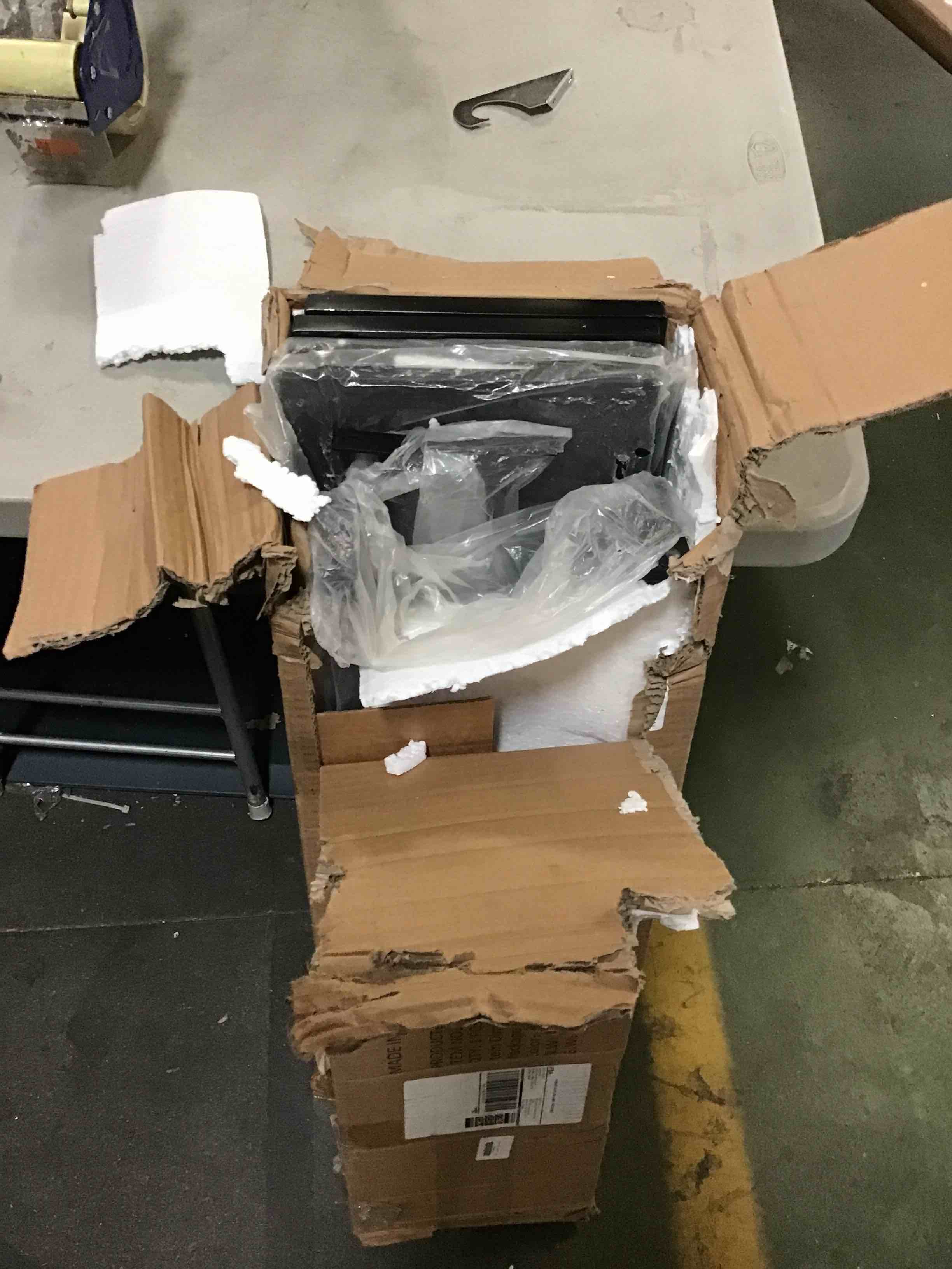 https://s3.amazonaws.com/lotting-images-prod/bidfta/RED5397732_1691594638445.jpeg