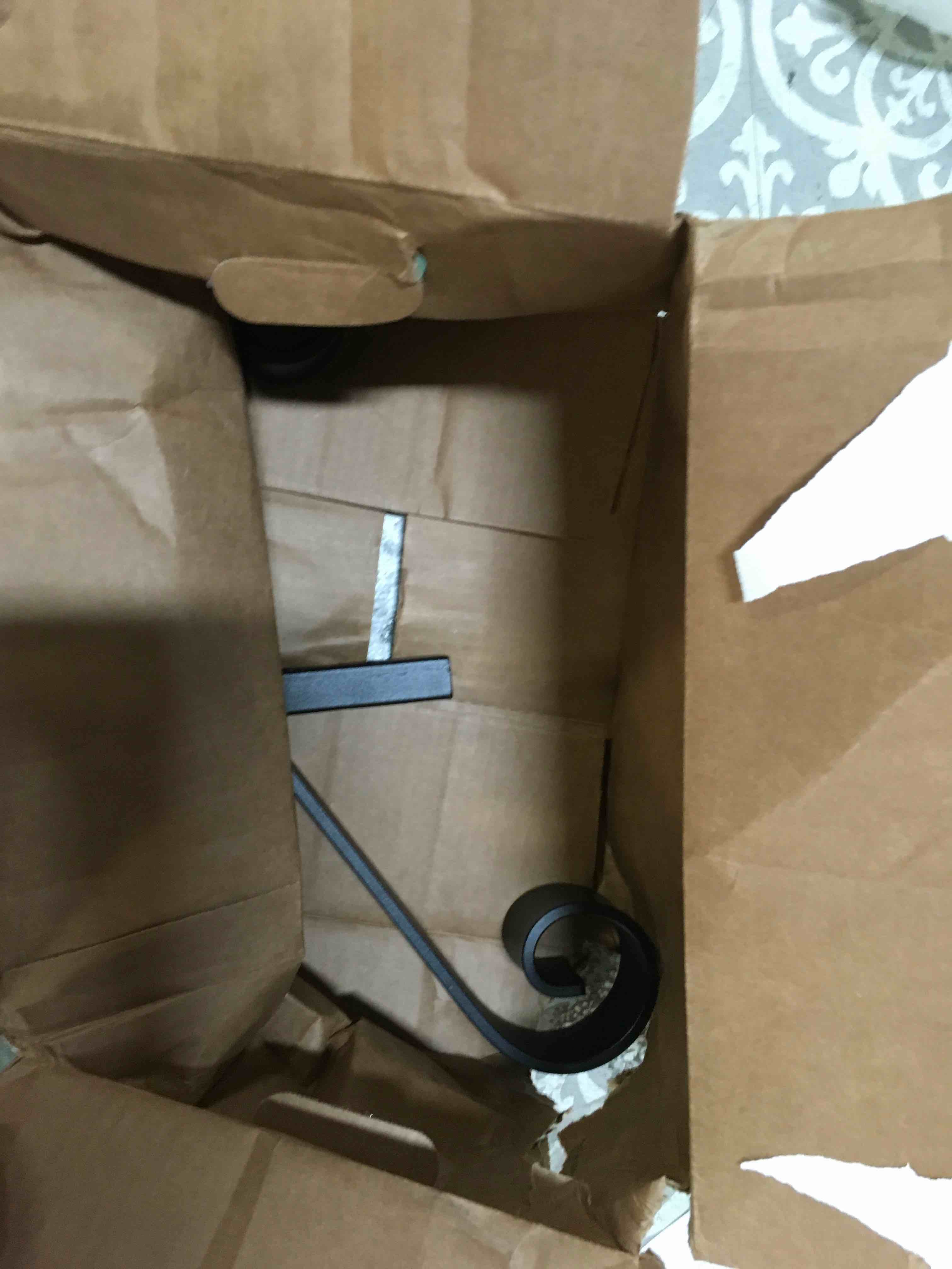 https://s3.amazonaws.com/lotting-images-prod/bidfta/RED5398319_1692103155452.jpeg