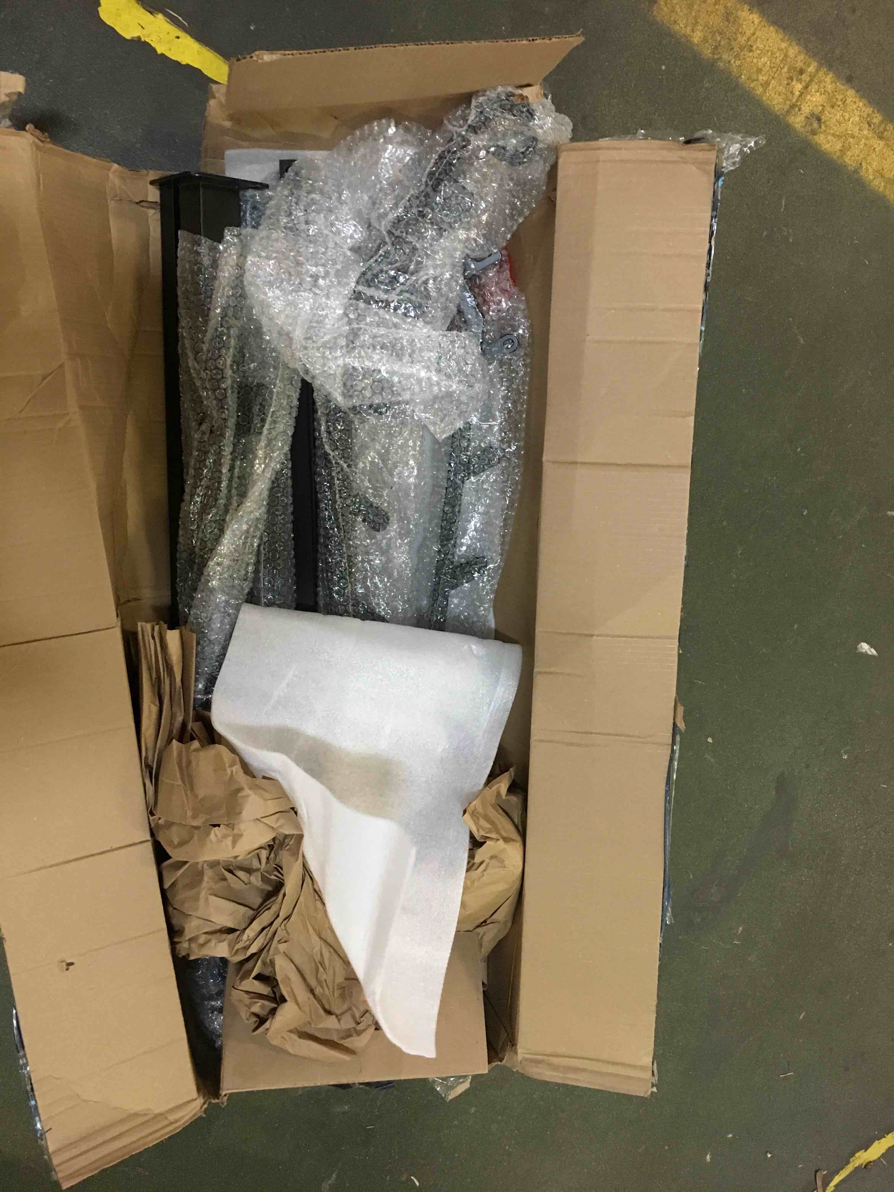 https://s3.amazonaws.com/lotting-images-prod/bidfta/RED5398361_1692112420291.jpeg