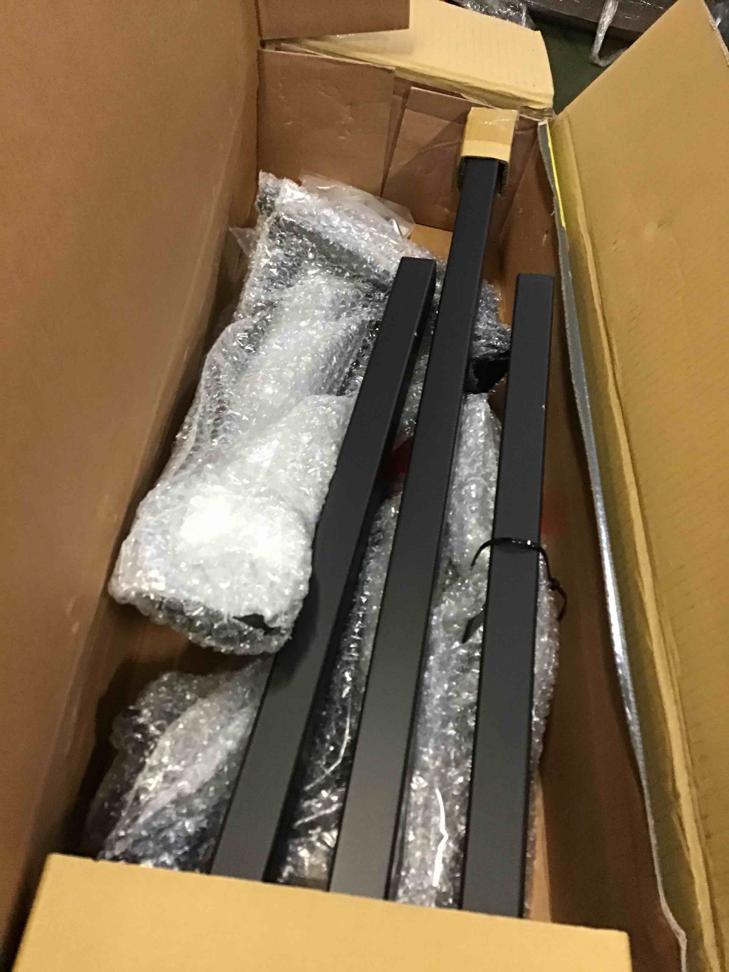 https://s3.amazonaws.com/lotting-images-prod/bidfta/RED5400654_1692023203114.jpeg