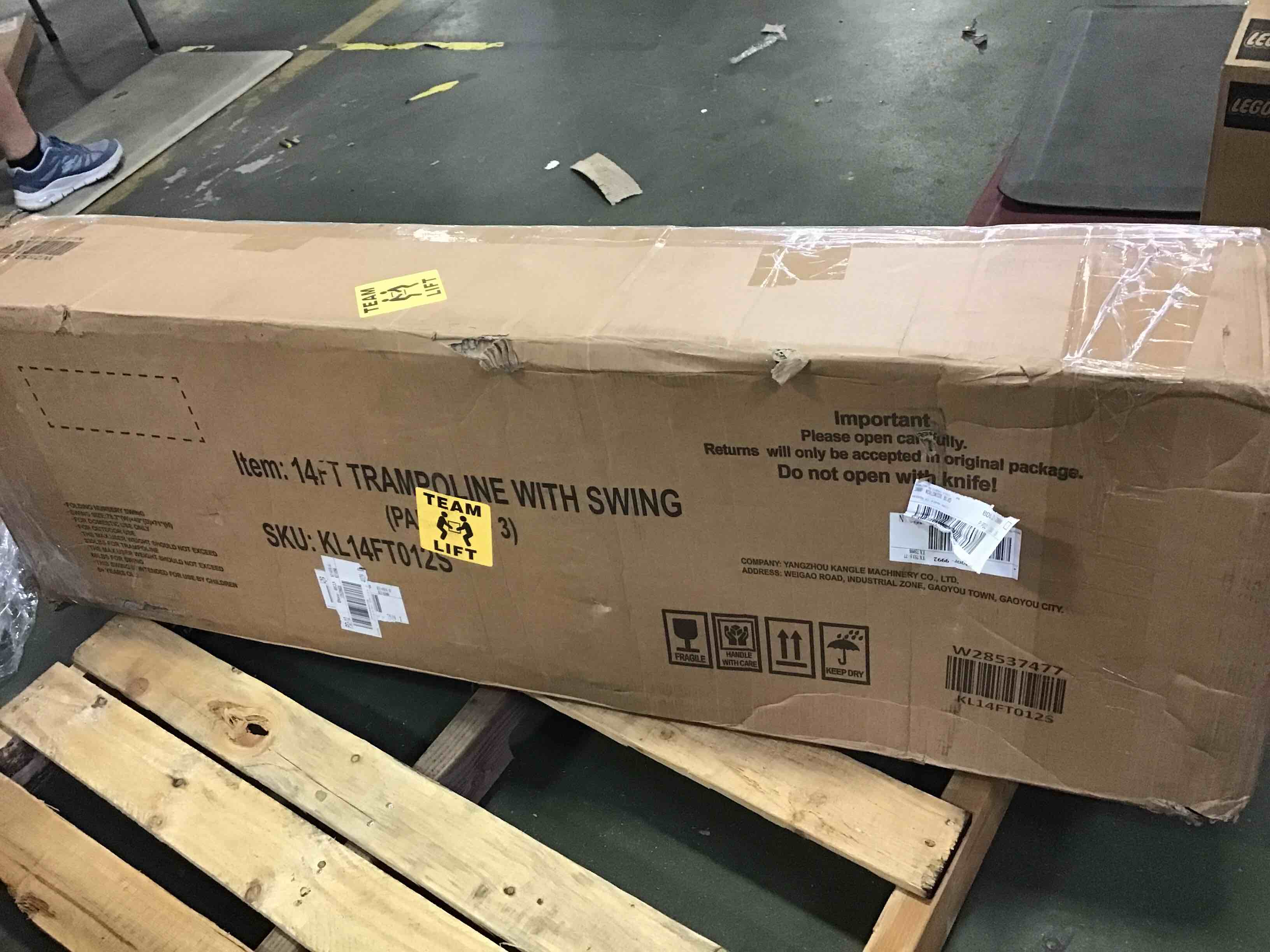 https://s3.amazonaws.com/lotting-images-prod/bidfta/RED5400874_1692120203471.jpeg