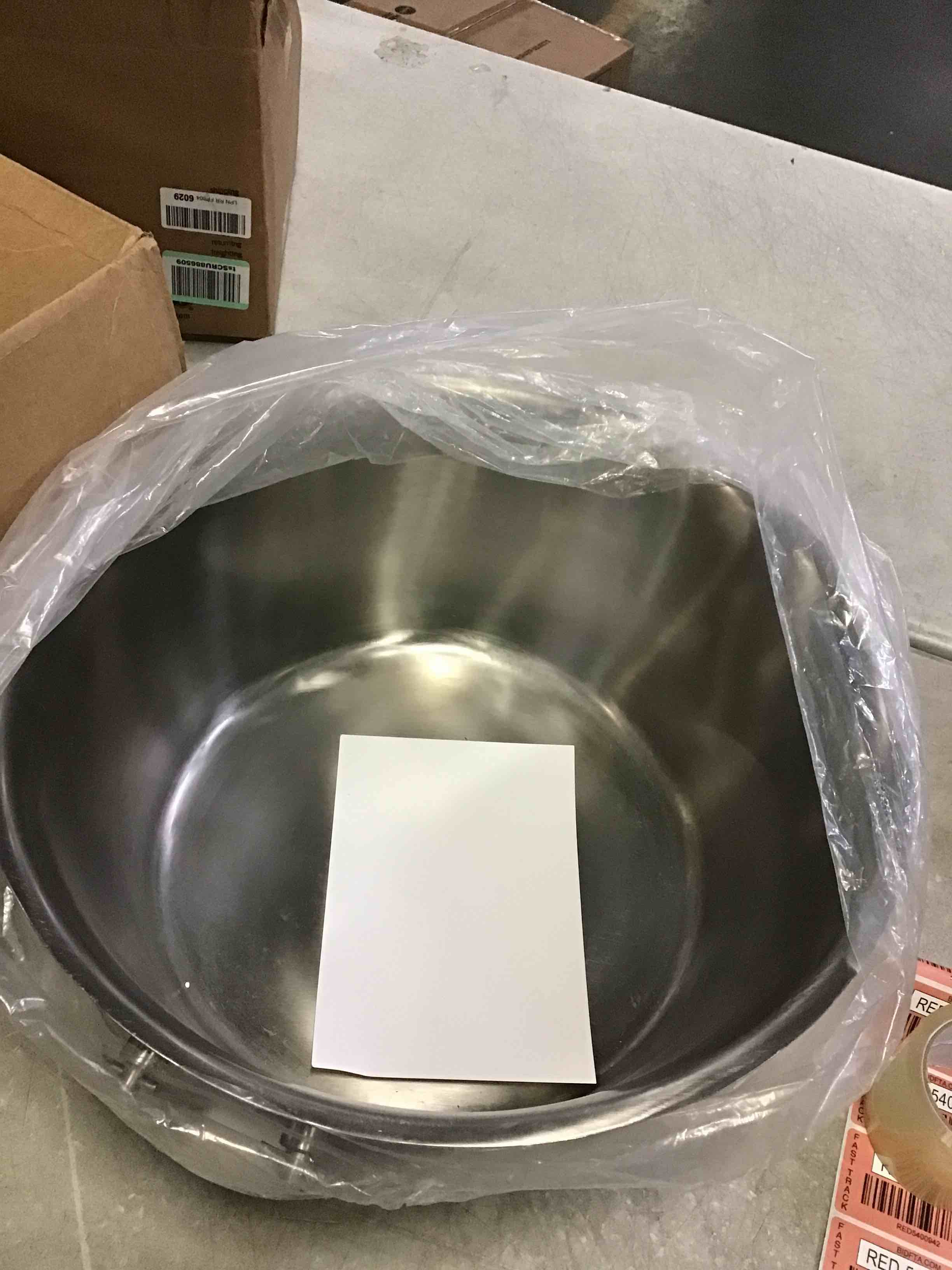 https://s3.amazonaws.com/lotting-images-prod/bidfta/RED5400940_1692128215172.jpeg