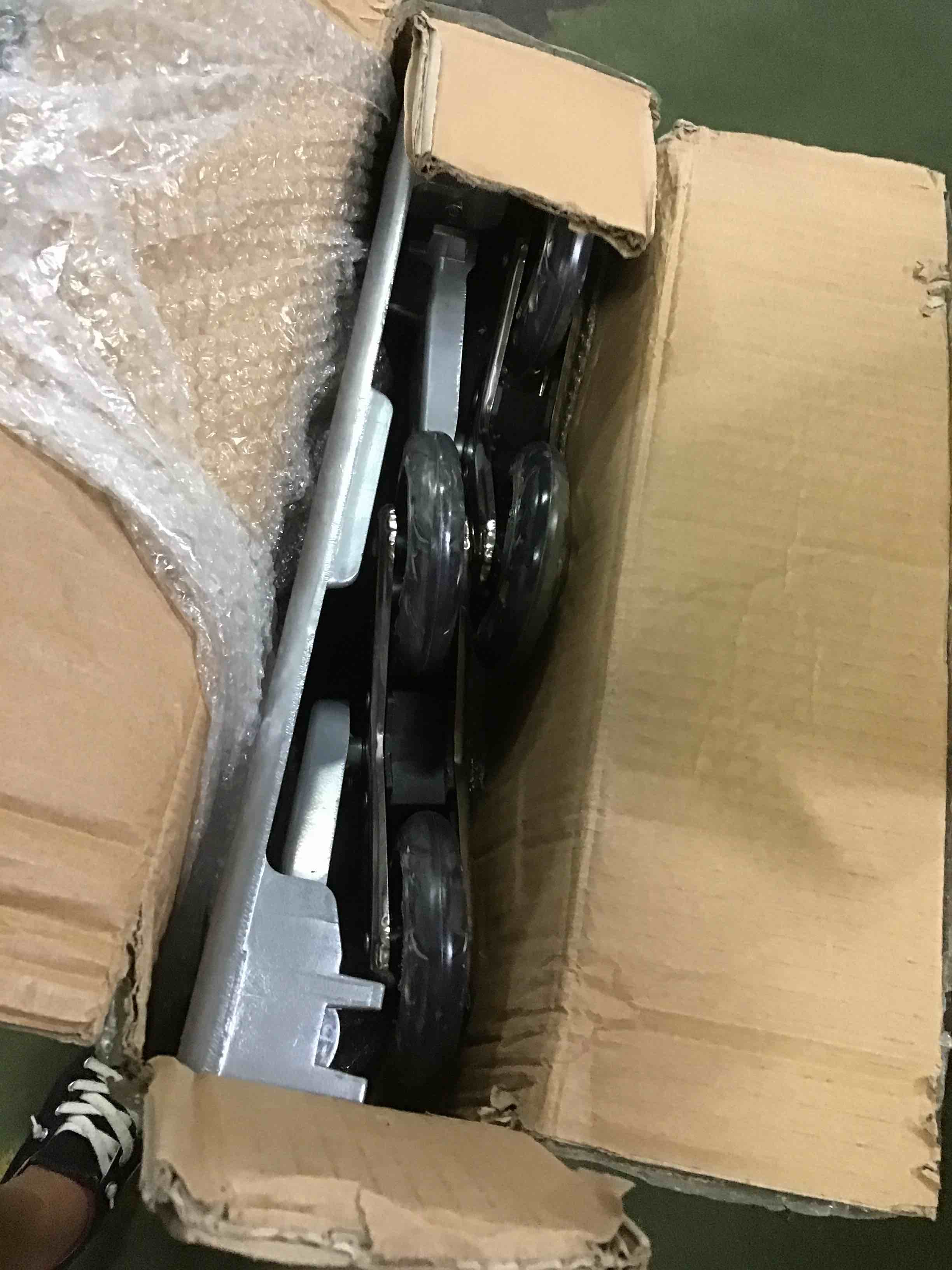 https://s3.amazonaws.com/lotting-images-prod/bidfta/RED5401503_1692634145406.jpeg