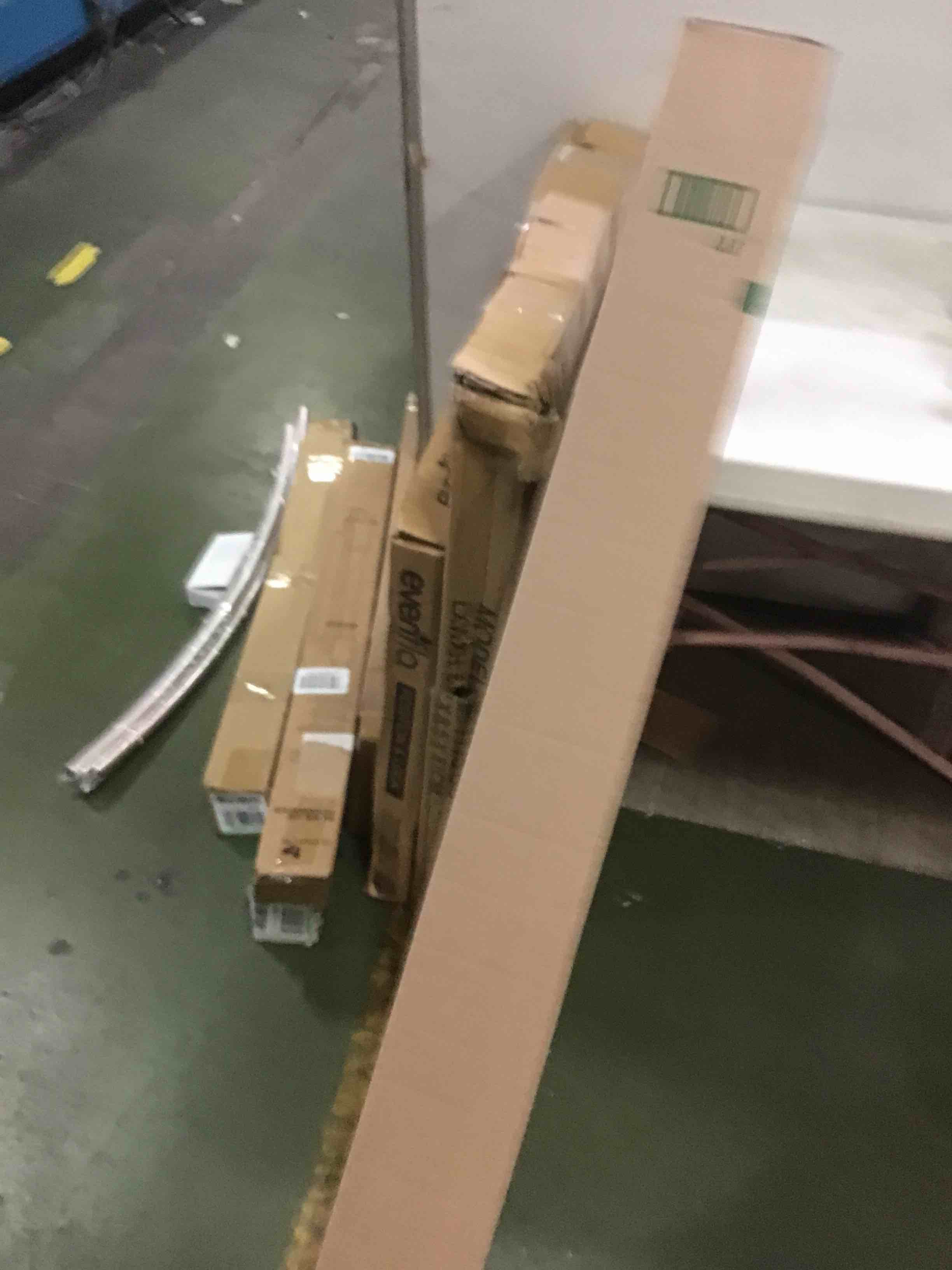 https://s3.amazonaws.com/lotting-images-prod/bidfta/RED5401509_1692628052050.jpeg