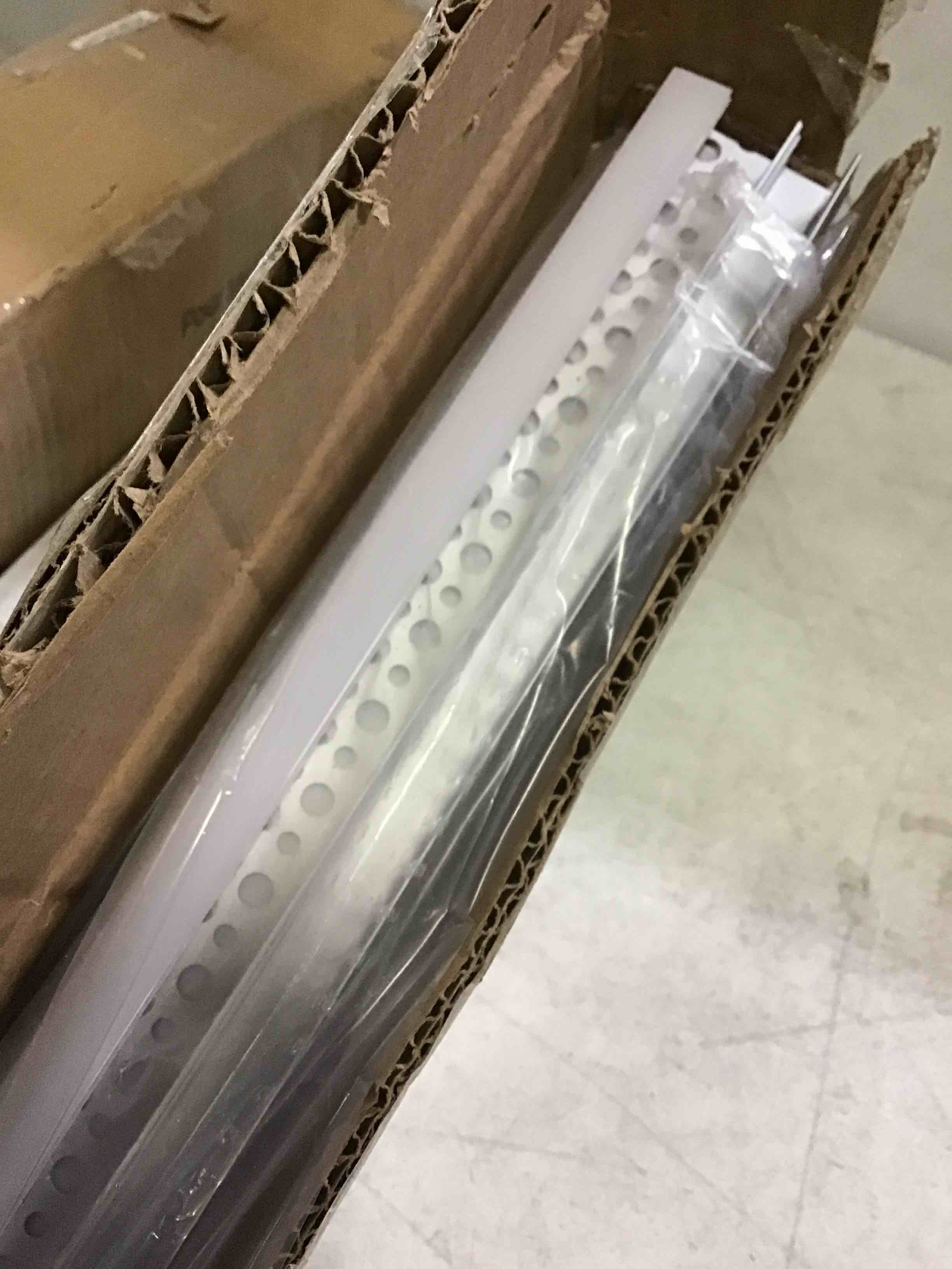 https://s3.amazonaws.com/lotting-images-prod/bidfta/RED5401512_1692628386186.jpeg