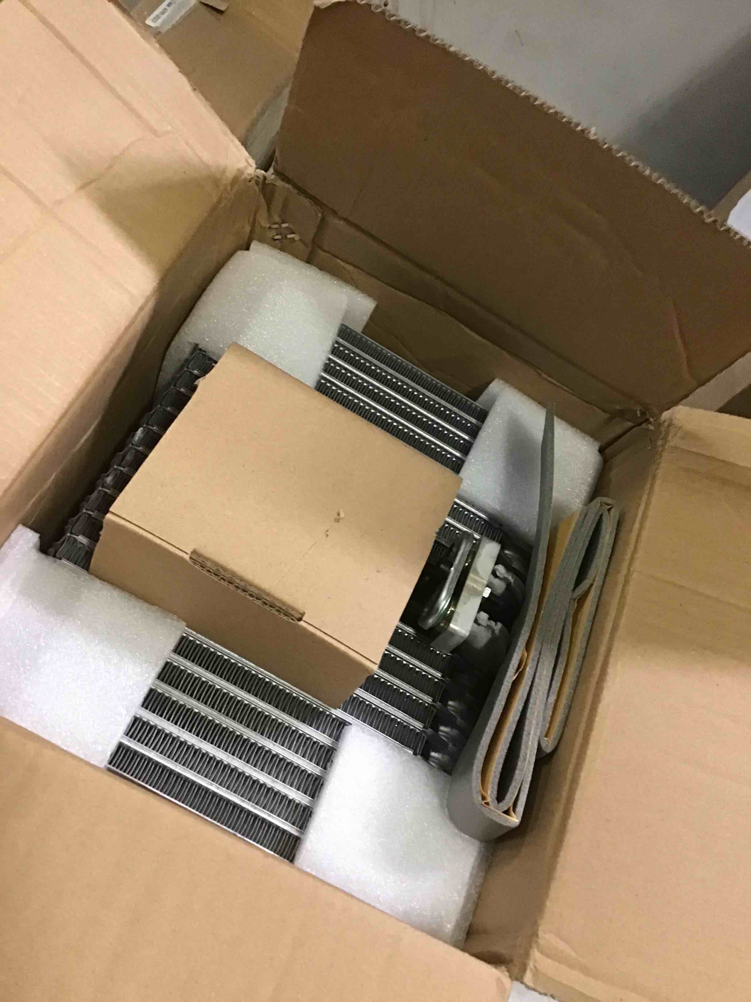 https://s3.amazonaws.com/lotting-images-prod/bidfta/RED5401585_1692634341519.jpeg
