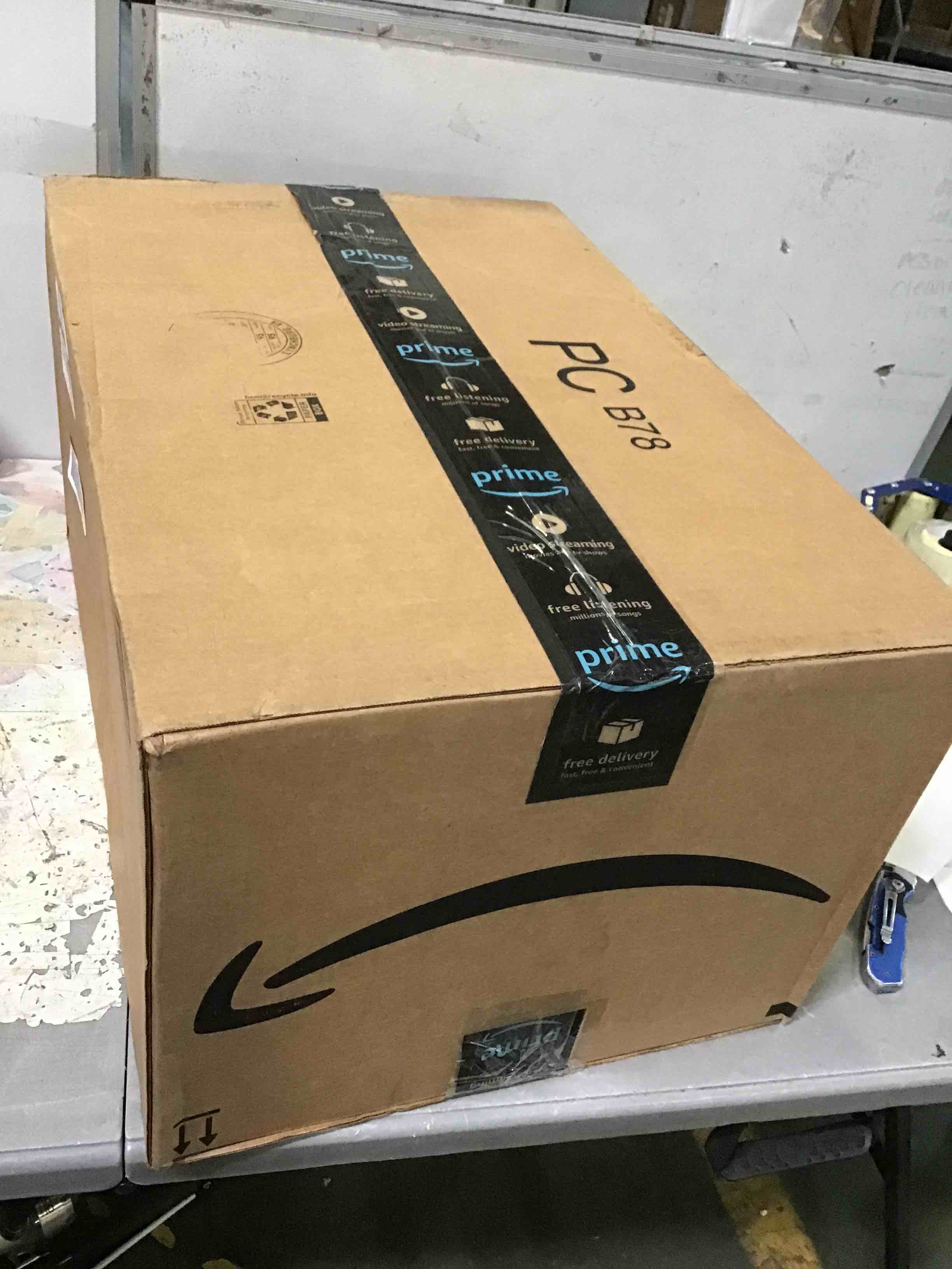 https://s3.amazonaws.com/lotting-images-prod/bidfta/RED5401811_1692728192365.jpeg