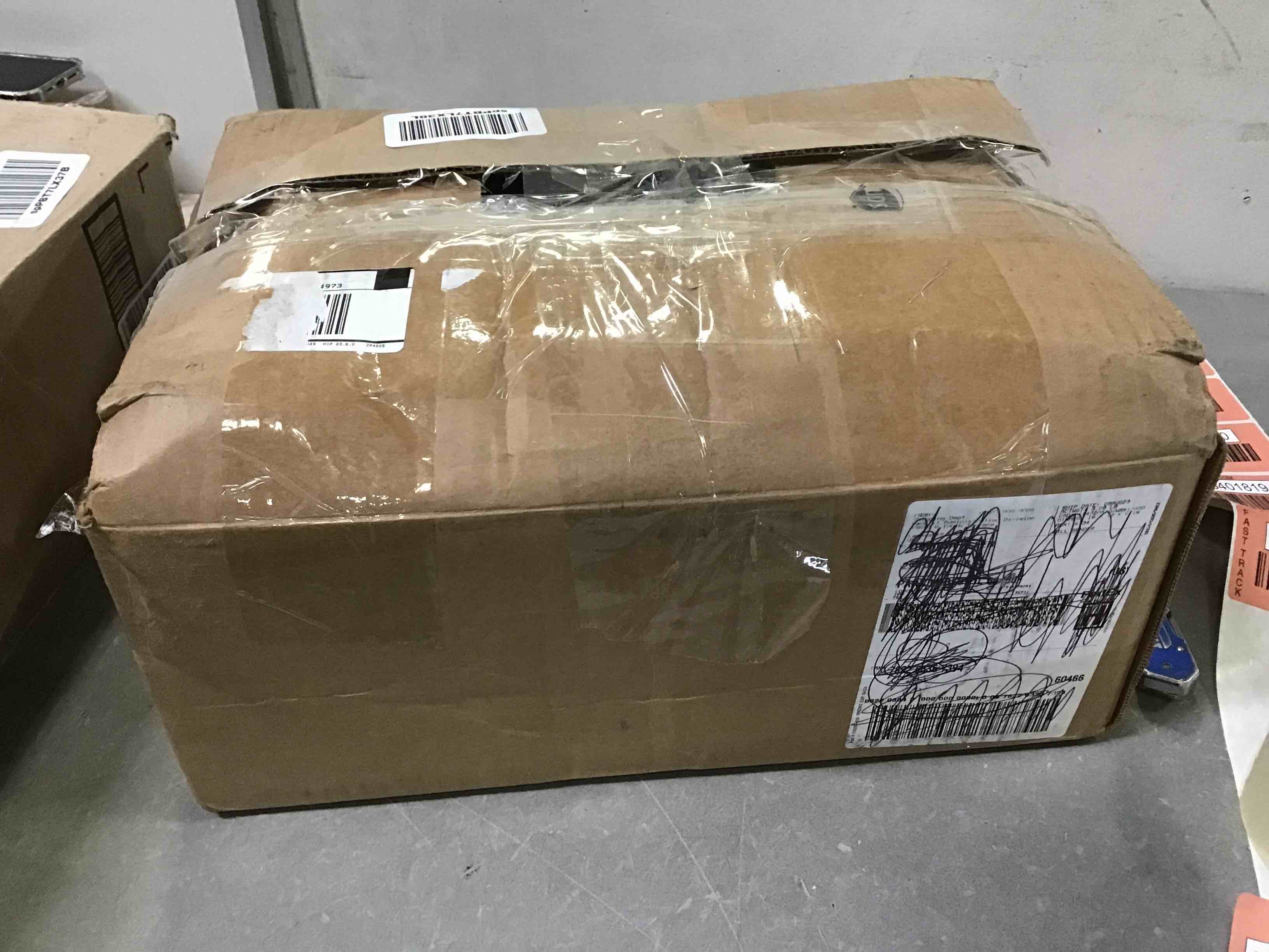 https://s3.amazonaws.com/lotting-images-prod/bidfta/RED5401816_1692728680864.jpeg