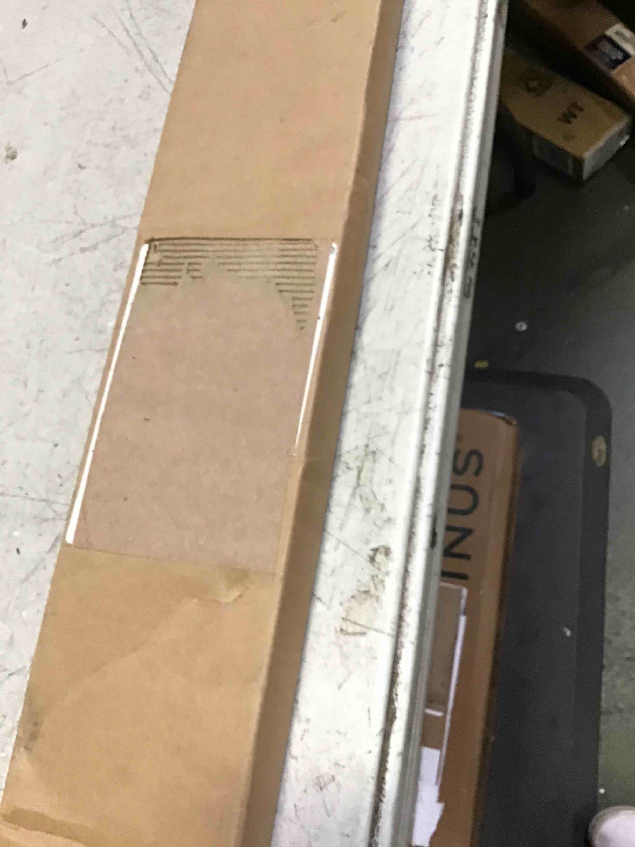 https://s3.amazonaws.com/lotting-images-prod/bidfta/RED5402123_1692292835763.jpeg
