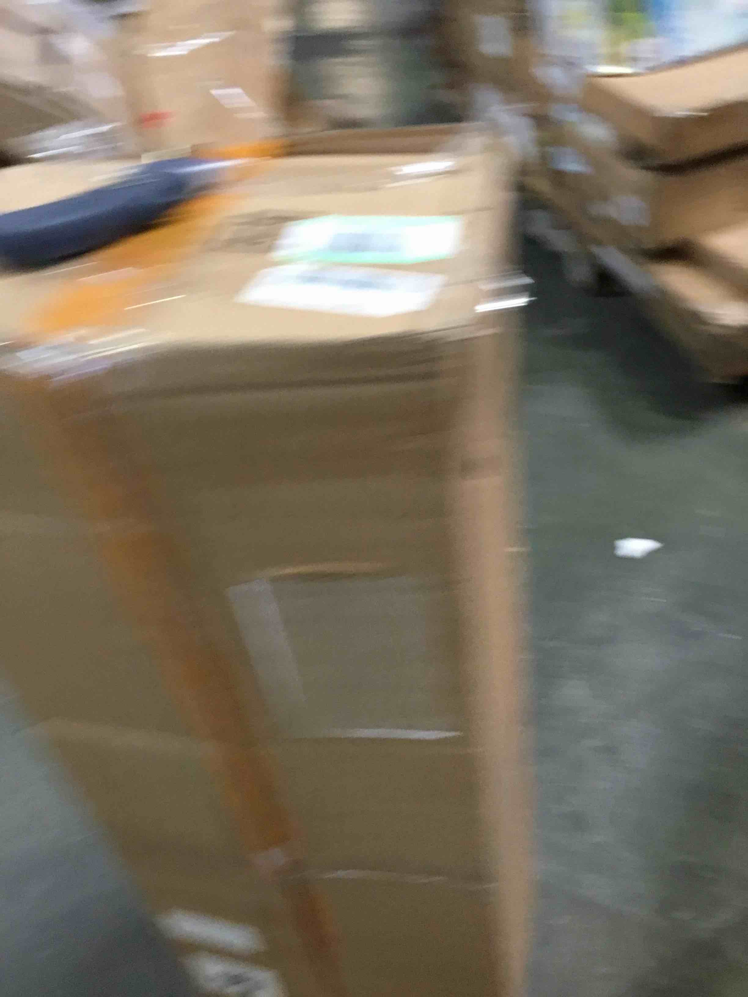 https://s3.amazonaws.com/lotting-images-prod/bidfta/RED5402245_1692370608362.jpeg