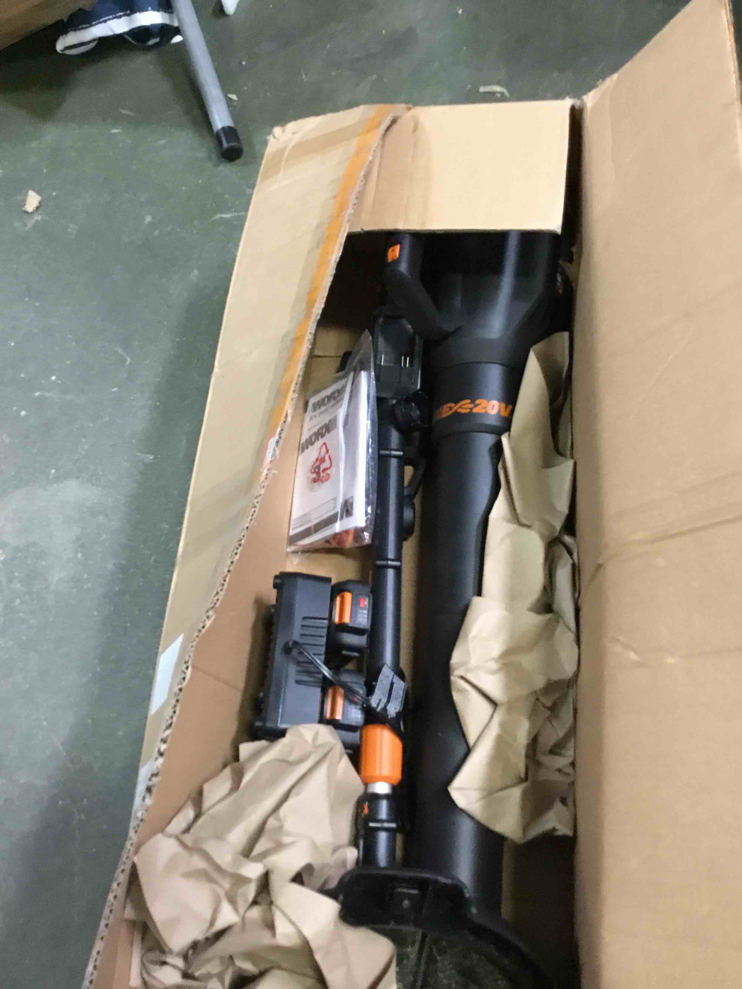 https://s3.amazonaws.com/lotting-images-prod/bidfta/RED5402245_1692370657642.jpeg