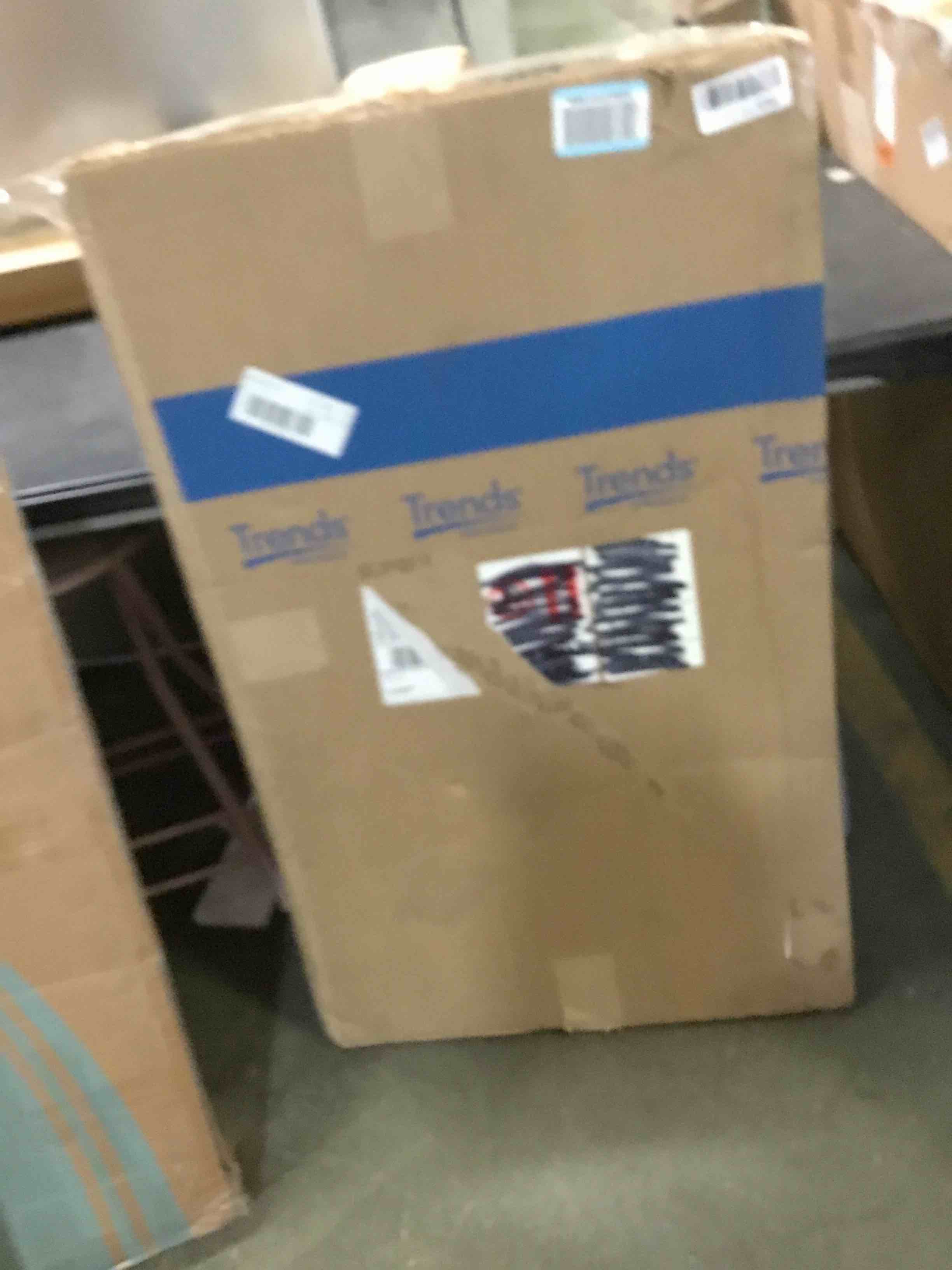 https://s3.amazonaws.com/lotting-images-prod/bidfta/RED5402249_1692371074232.jpeg