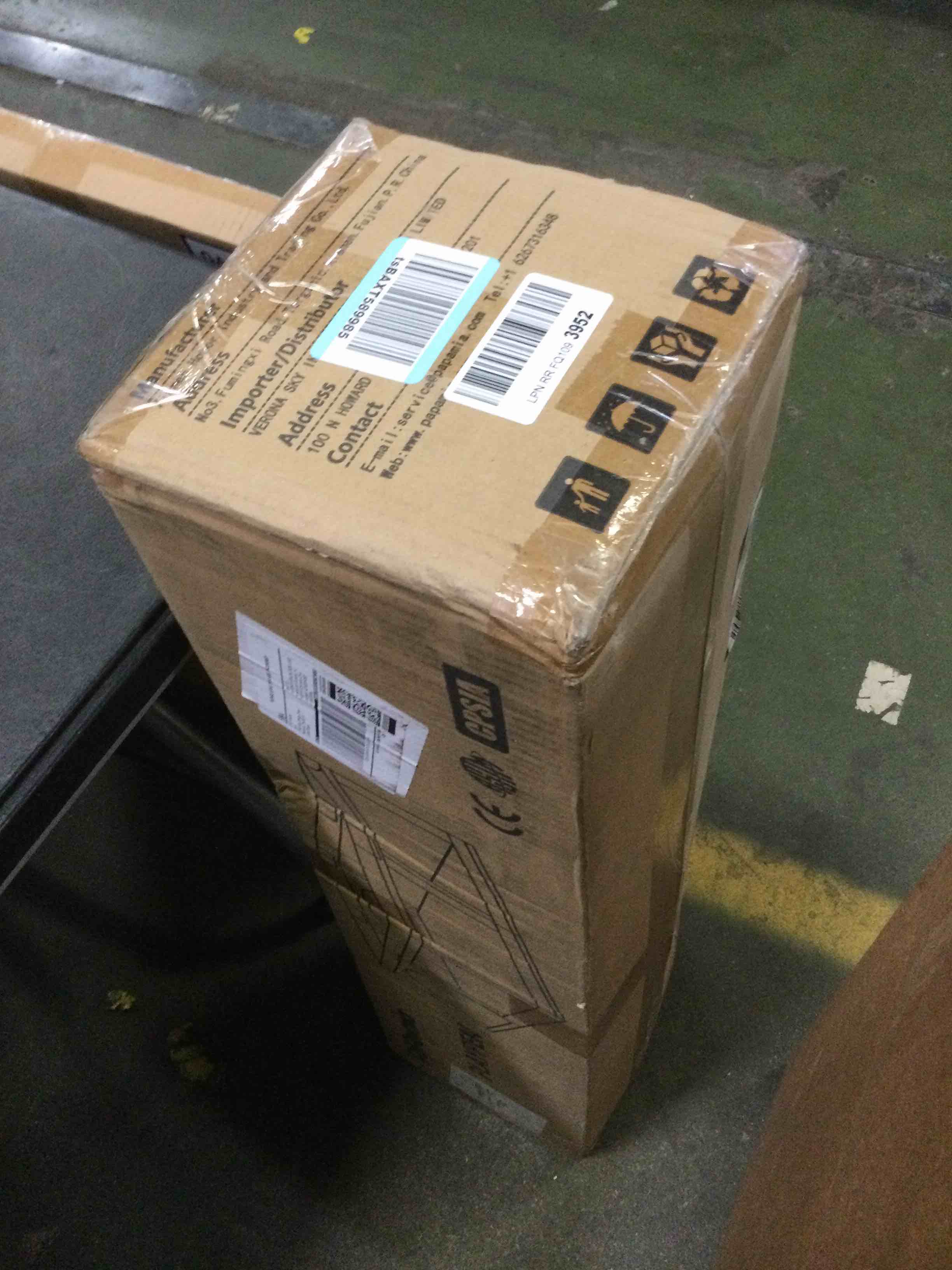 https://s3.amazonaws.com/lotting-images-prod/bidfta/RED5402396_1692629284417.jpeg
