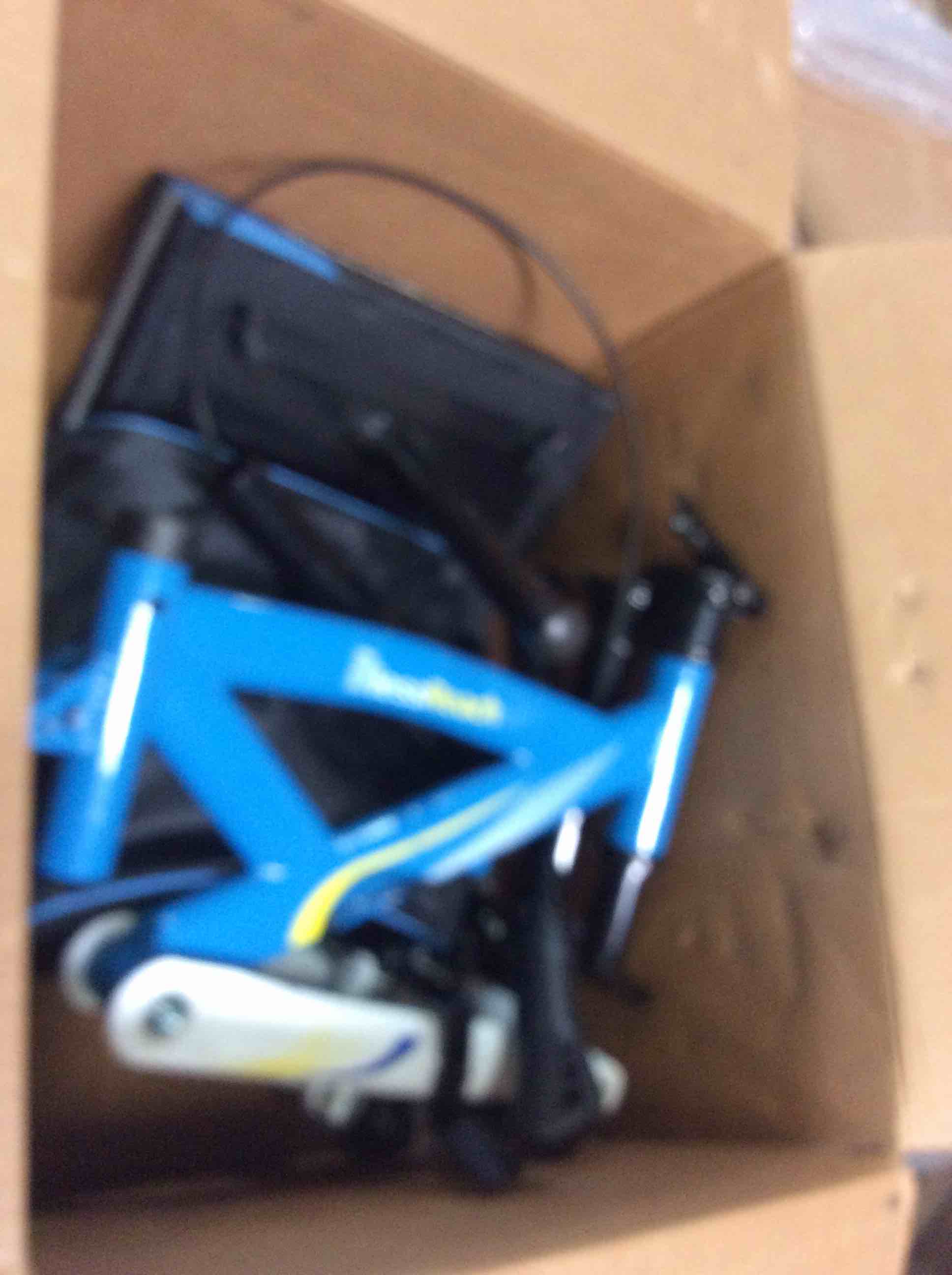 https://s3.amazonaws.com/lotting-images-prod/bidfta/RED5402479_1692643905594.jpeg
