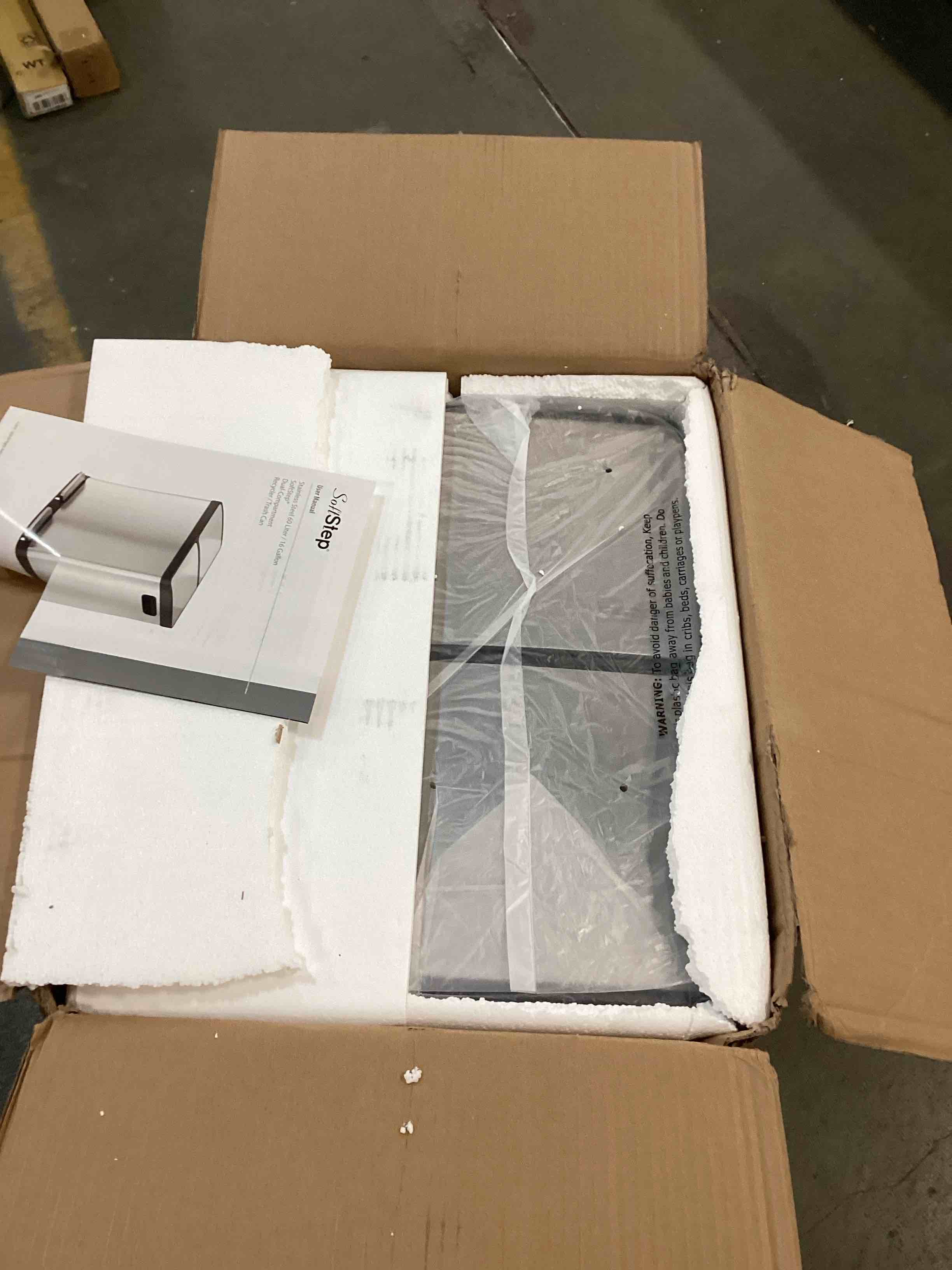 https://s3.amazonaws.com/lotting-images-prod/bidfta/RED5403337_1705582576573.jpeg