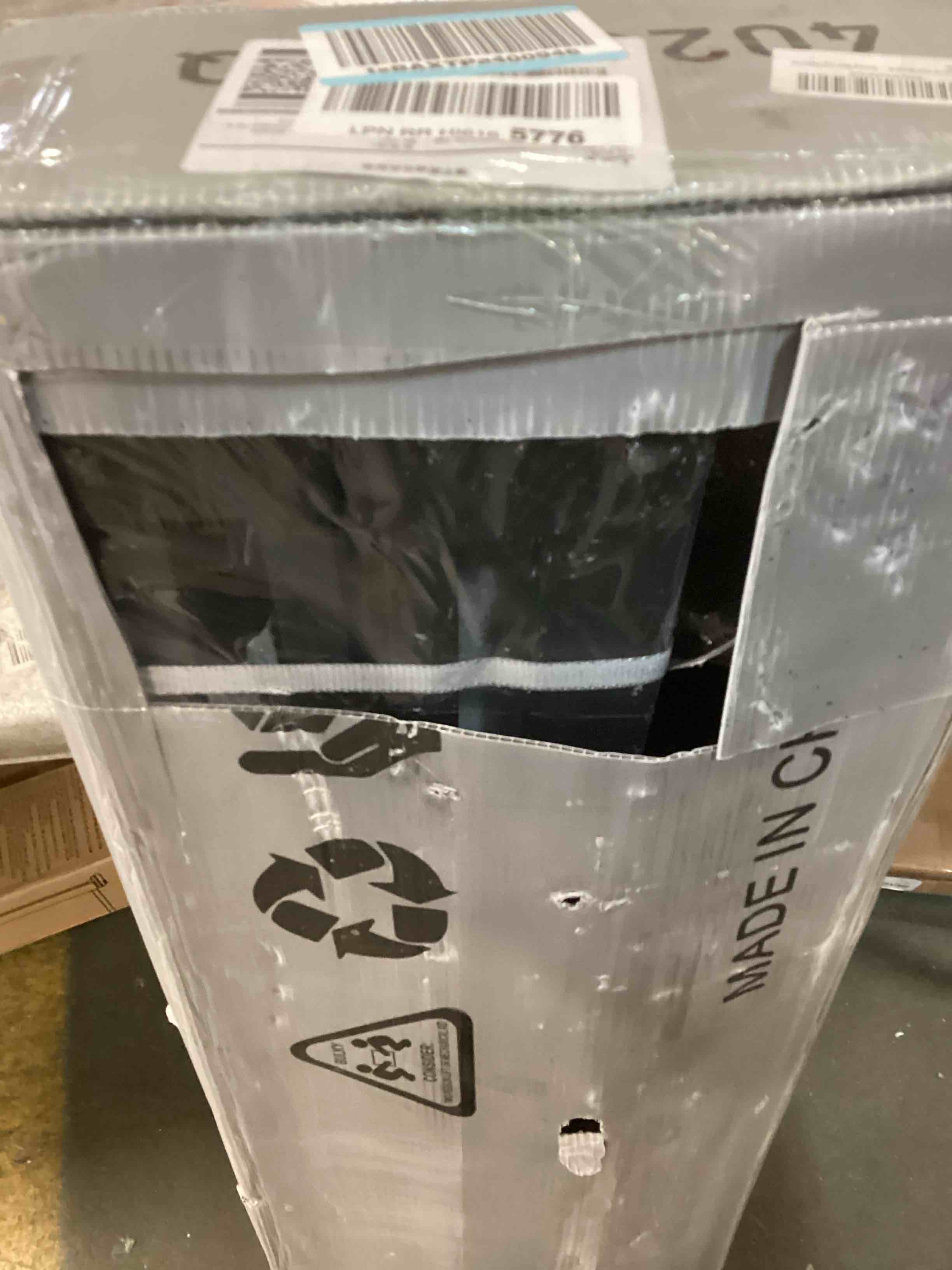 https://s3.amazonaws.com/lotting-images-prod/bidfta/RED5403418_1705592849389.jpeg