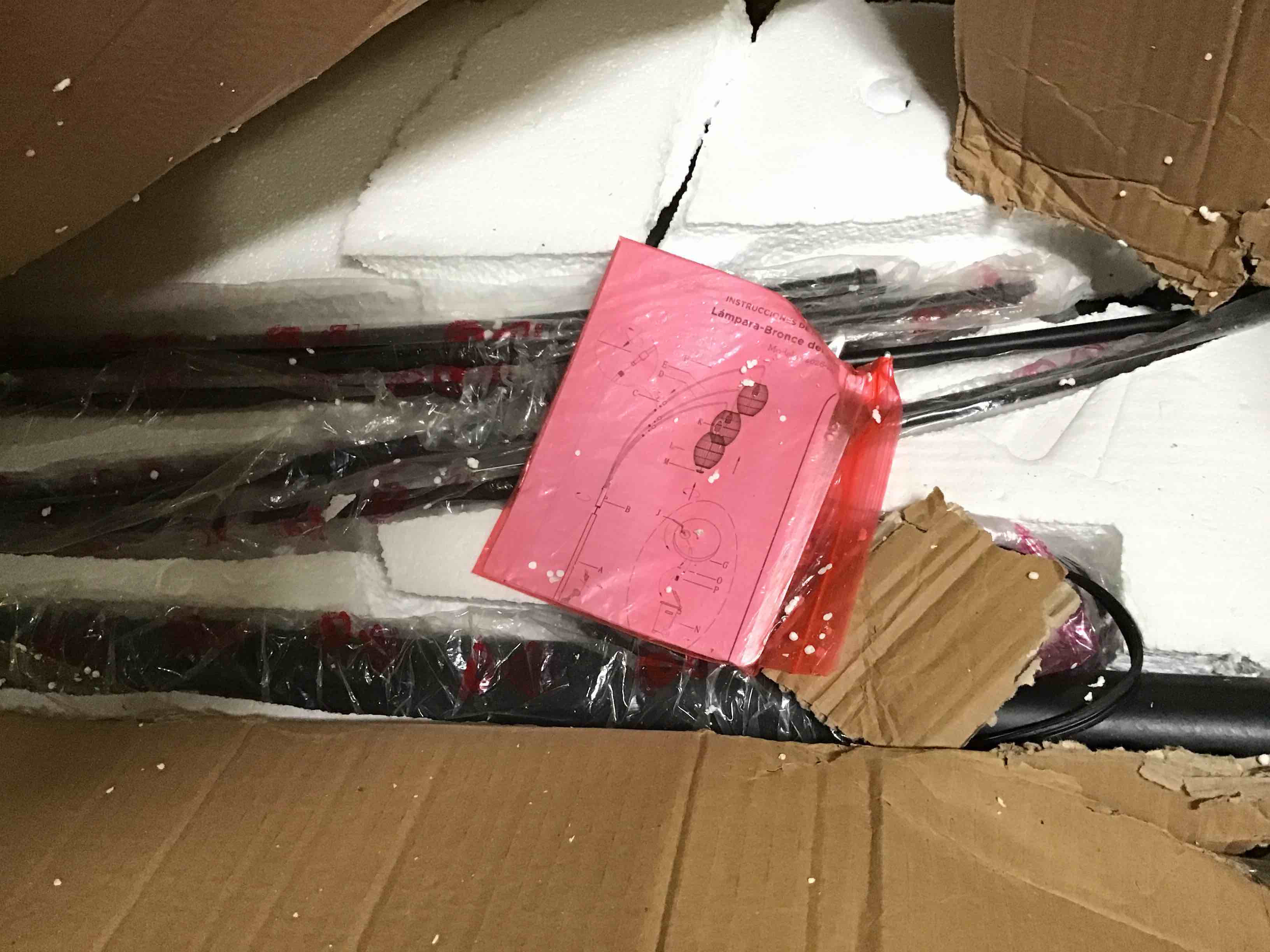 https://s3.amazonaws.com/lotting-images-prod/bidfta/RED5406788_1691608730998.jpeg
