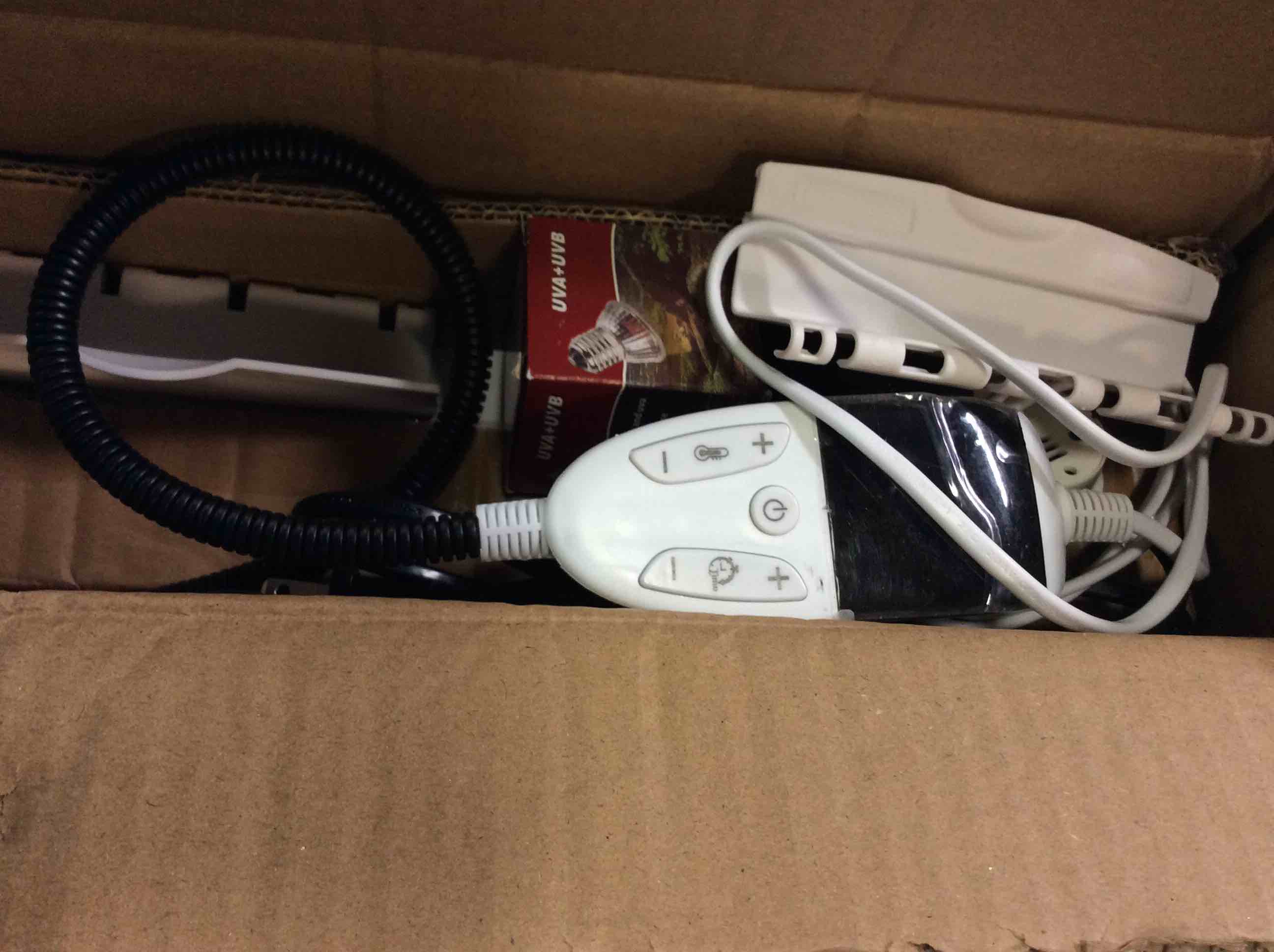 https://s3.amazonaws.com/lotting-images-prod/bidfta/RED5406893_1691684381566.jpeg