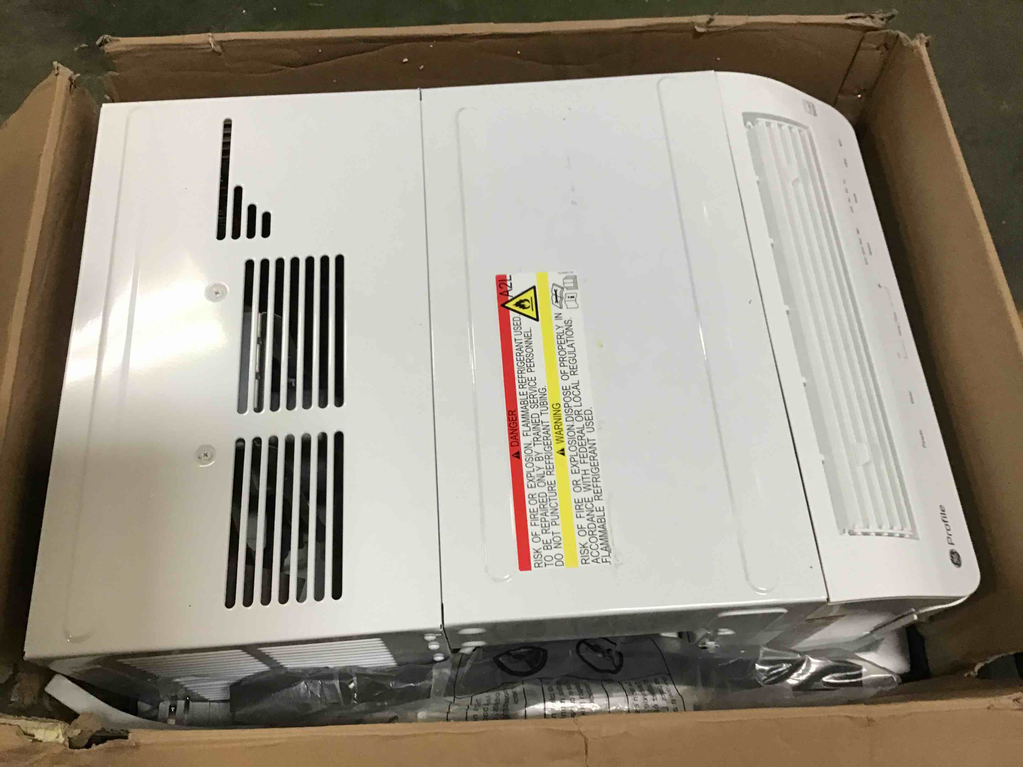 https://s3.amazonaws.com/lotting-images-prod/bidfta/RED5407715_1692365092609.jpeg