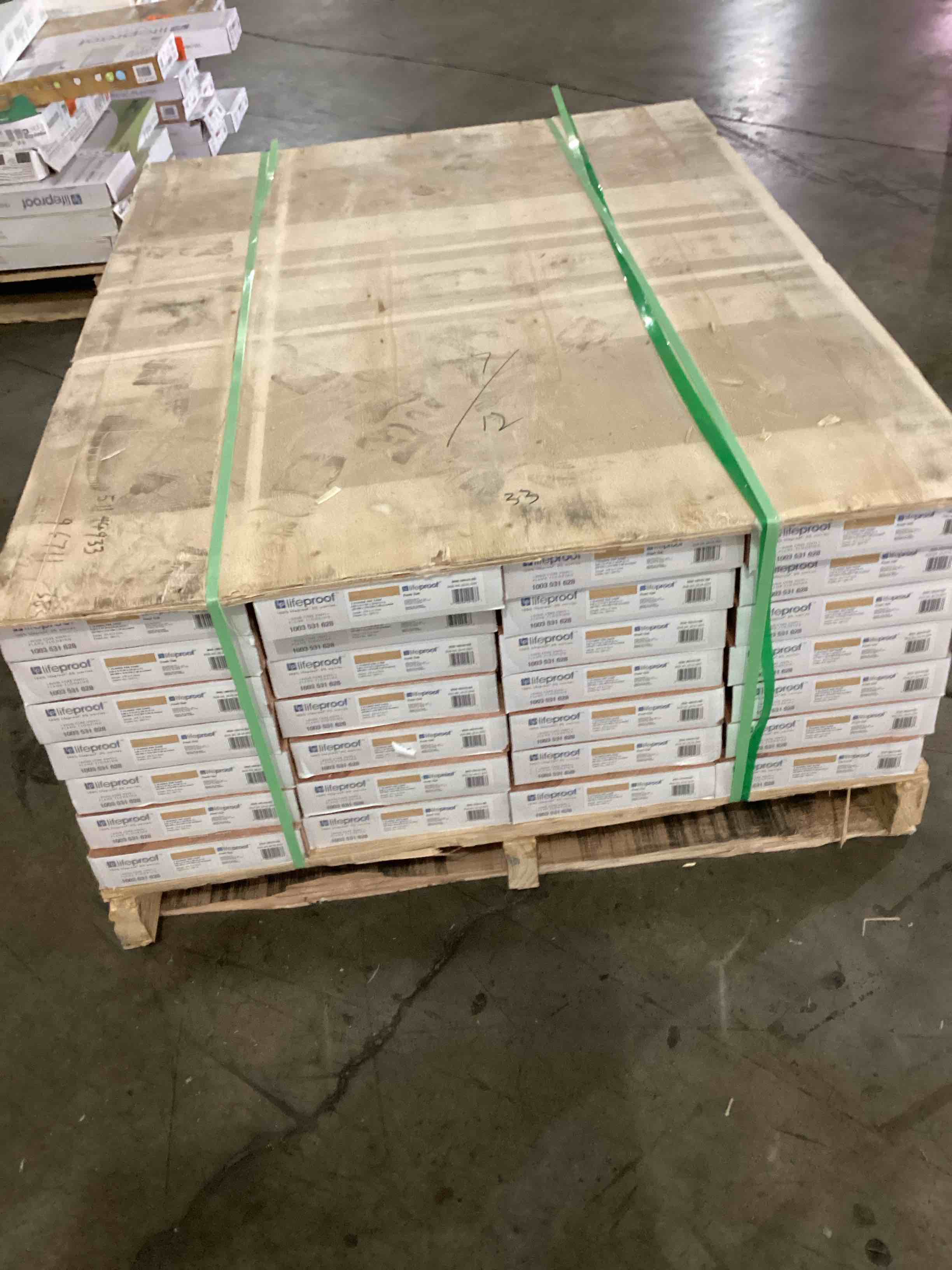 https://s3.amazonaws.com/lotting-images-prod/bidfta/RED5409100_1706190092725.jpeg