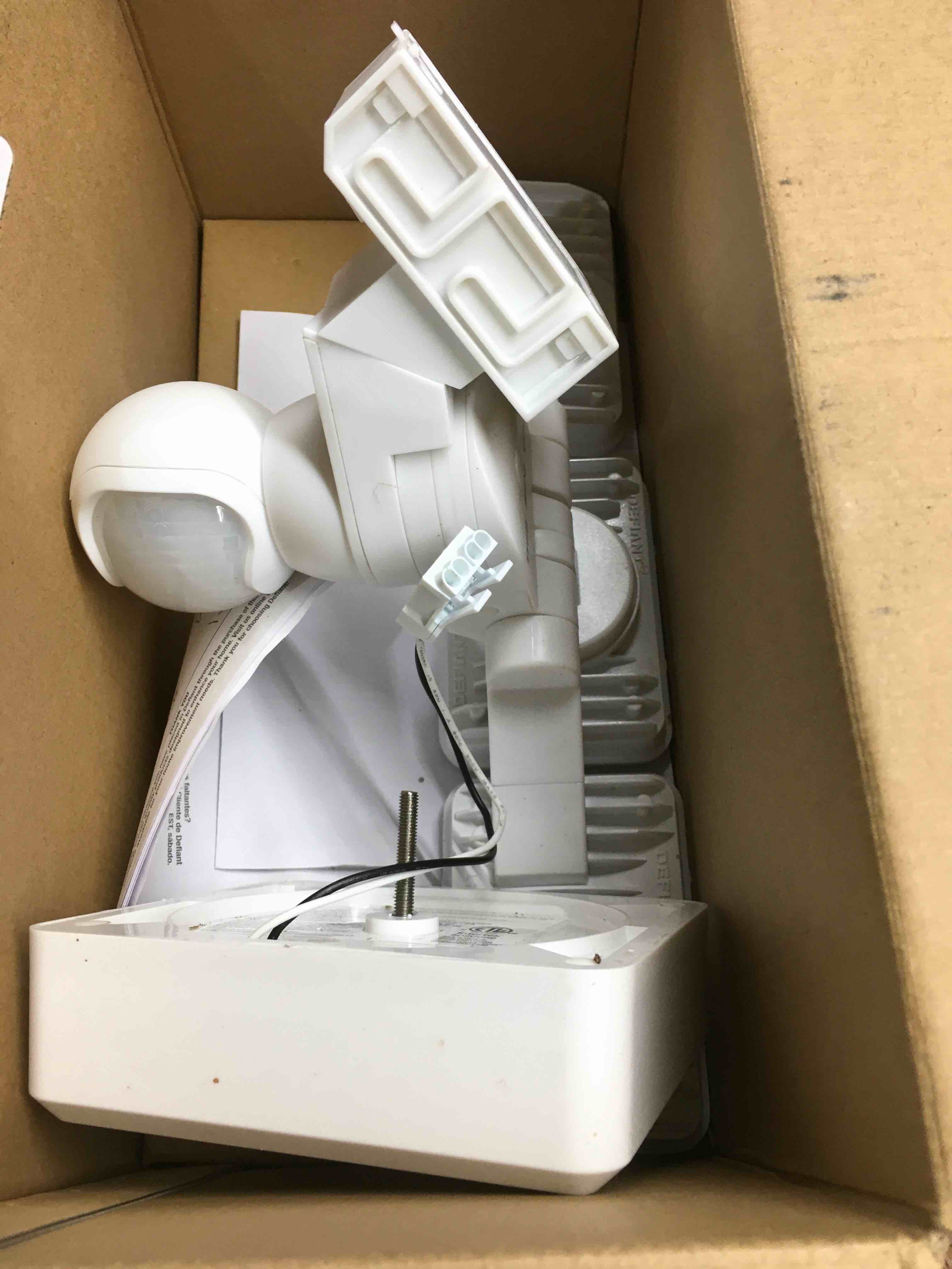 https://s3.amazonaws.com/lotting-images-prod/bidfta/RED5409691_1695386409353.jpeg
