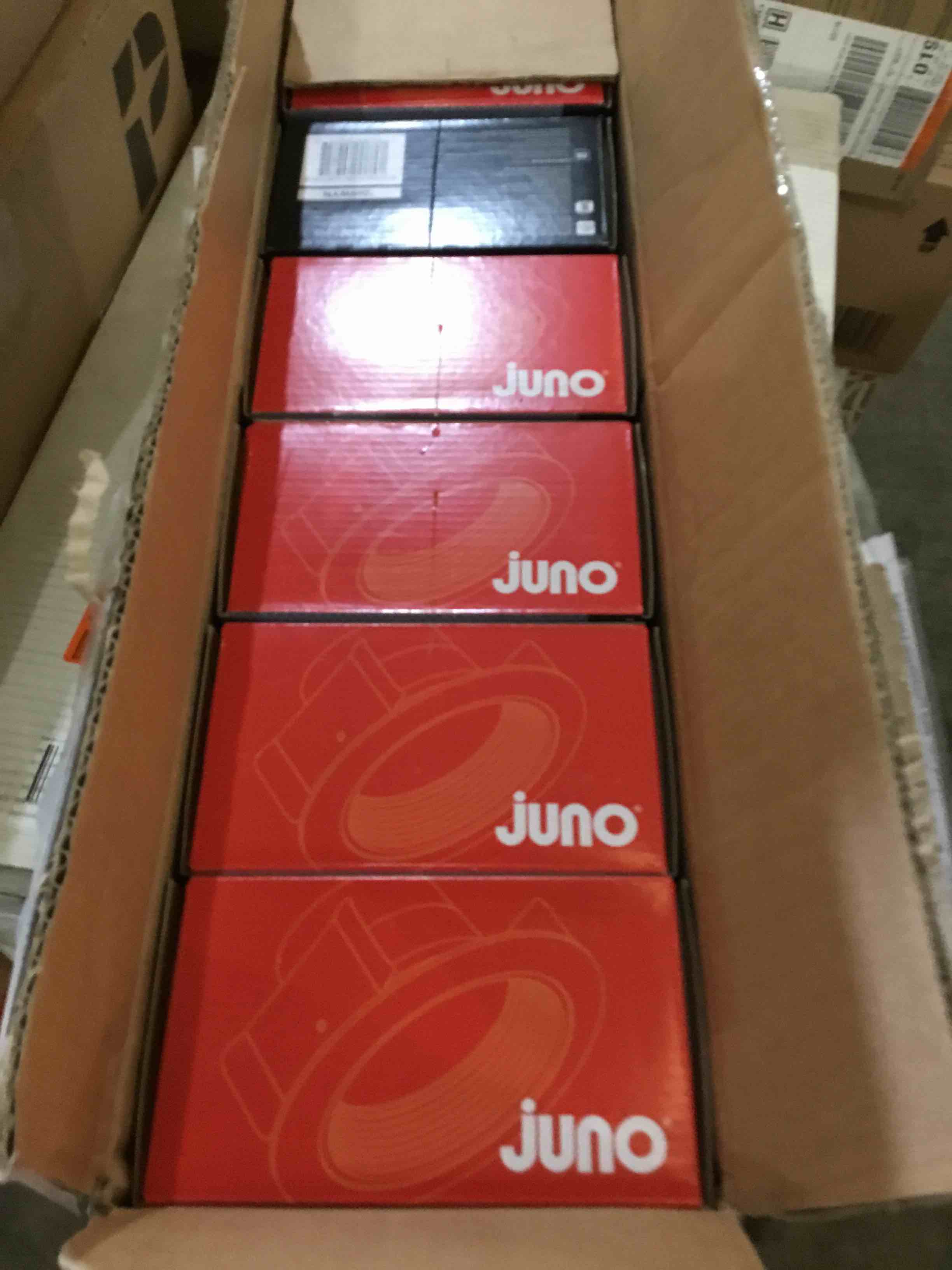 https://s3.amazonaws.com/lotting-images-prod/bidfta/RED5412016_1696614854165.jpeg