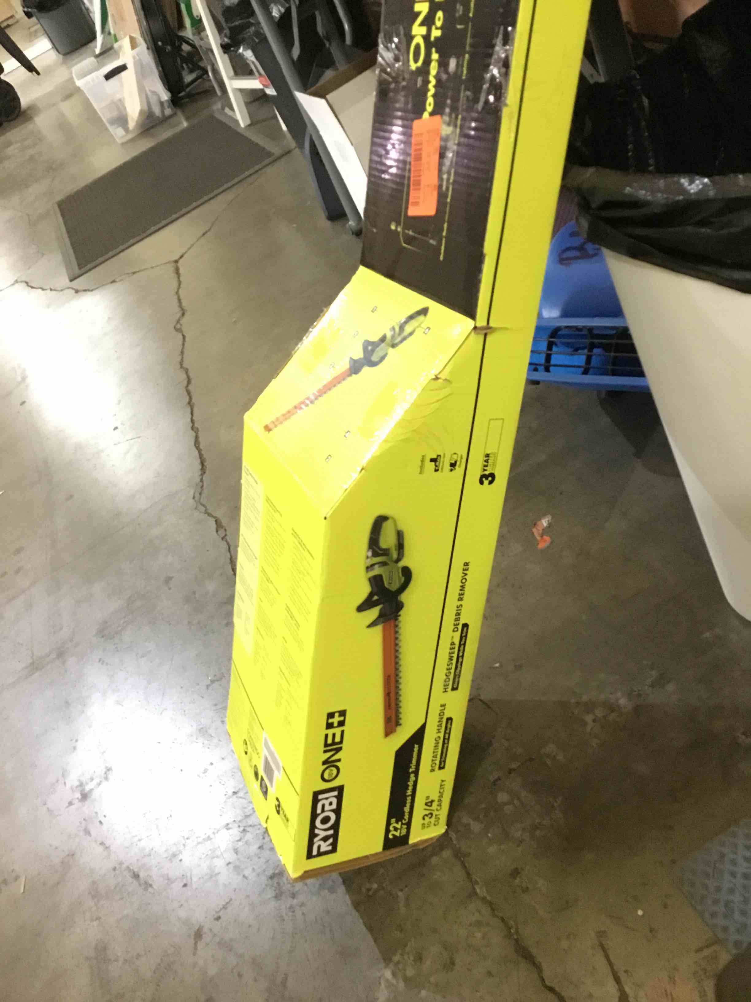 https://s3.amazonaws.com/lotting-images-prod/bidfta/RED5412421_1697209004684.jpeg