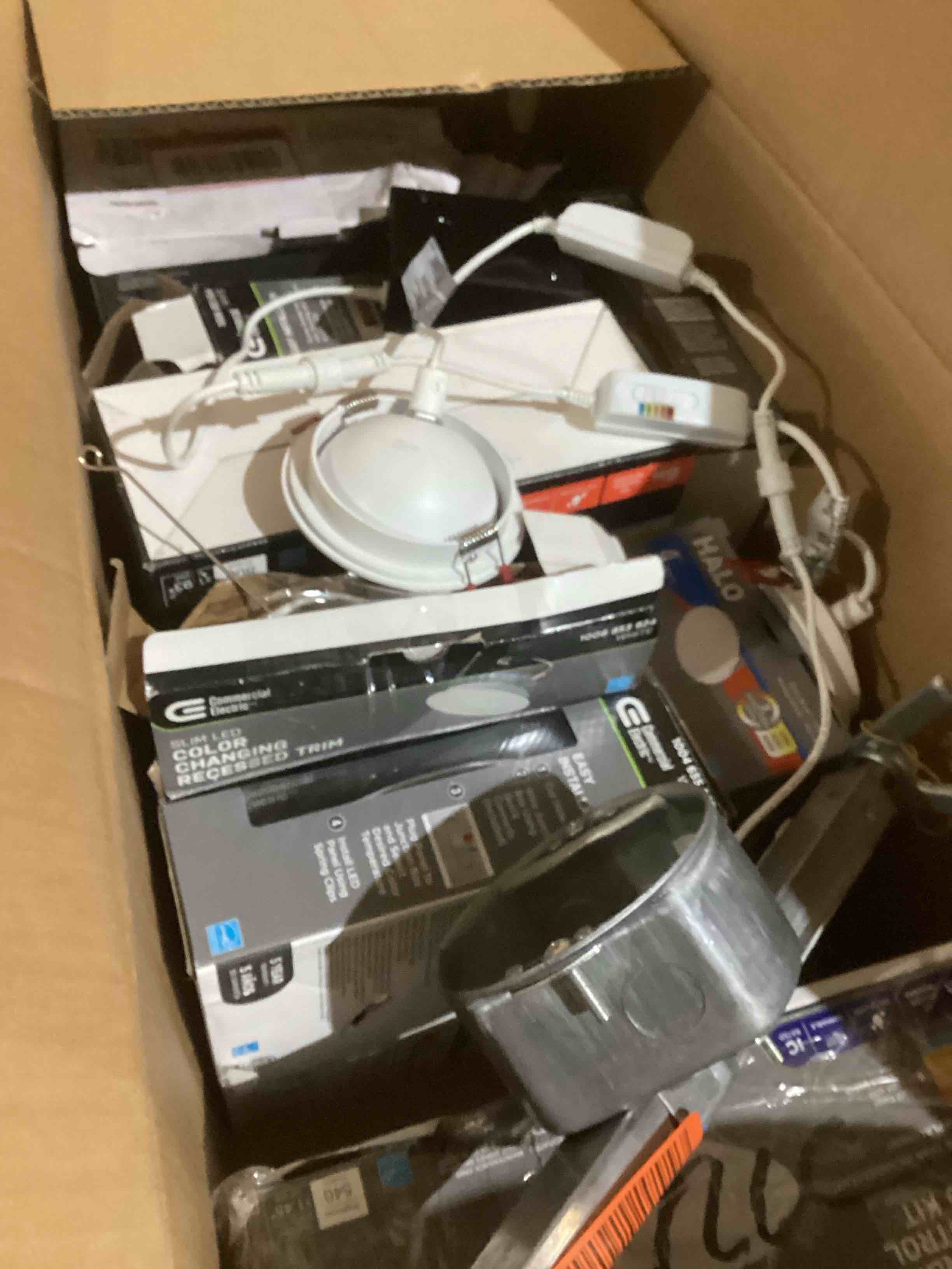 https://s3.amazonaws.com/lotting-images-prod/bidfta/RED5412506_1706101950523.jpeg