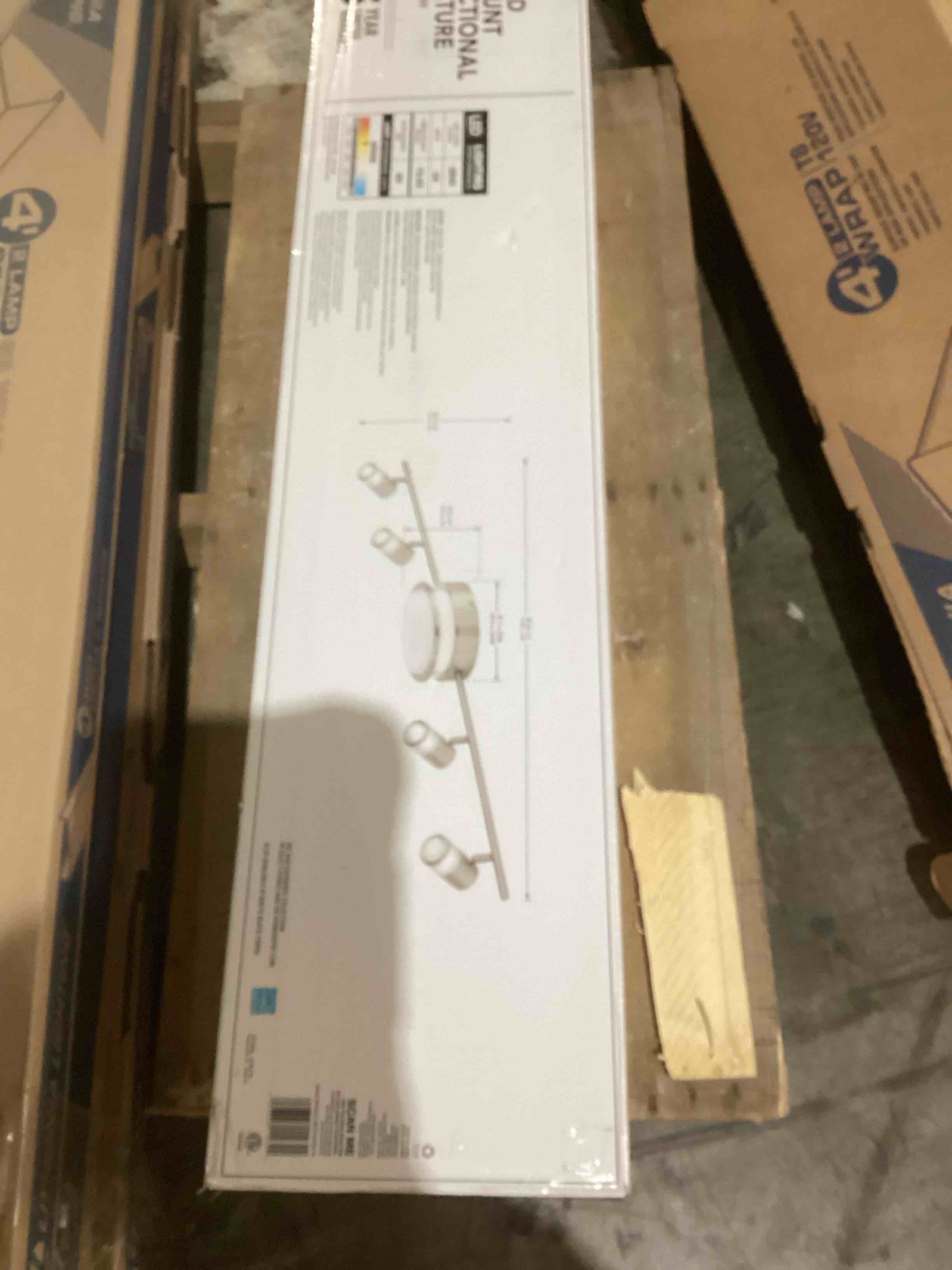 https://s3.amazonaws.com/lotting-images-prod/bidfta/RED5412693_1706129619139.jpeg