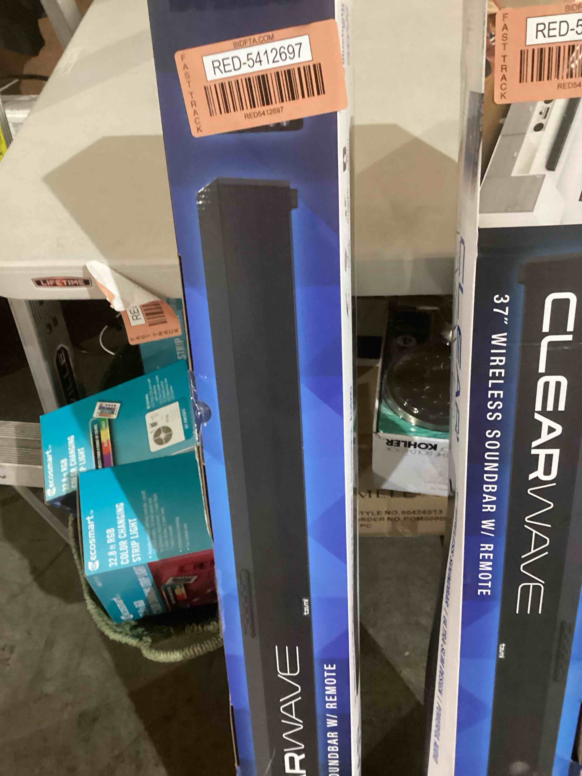 https://s3.amazonaws.com/lotting-images-prod/bidfta/RED5412698_1706126072960.jpeg